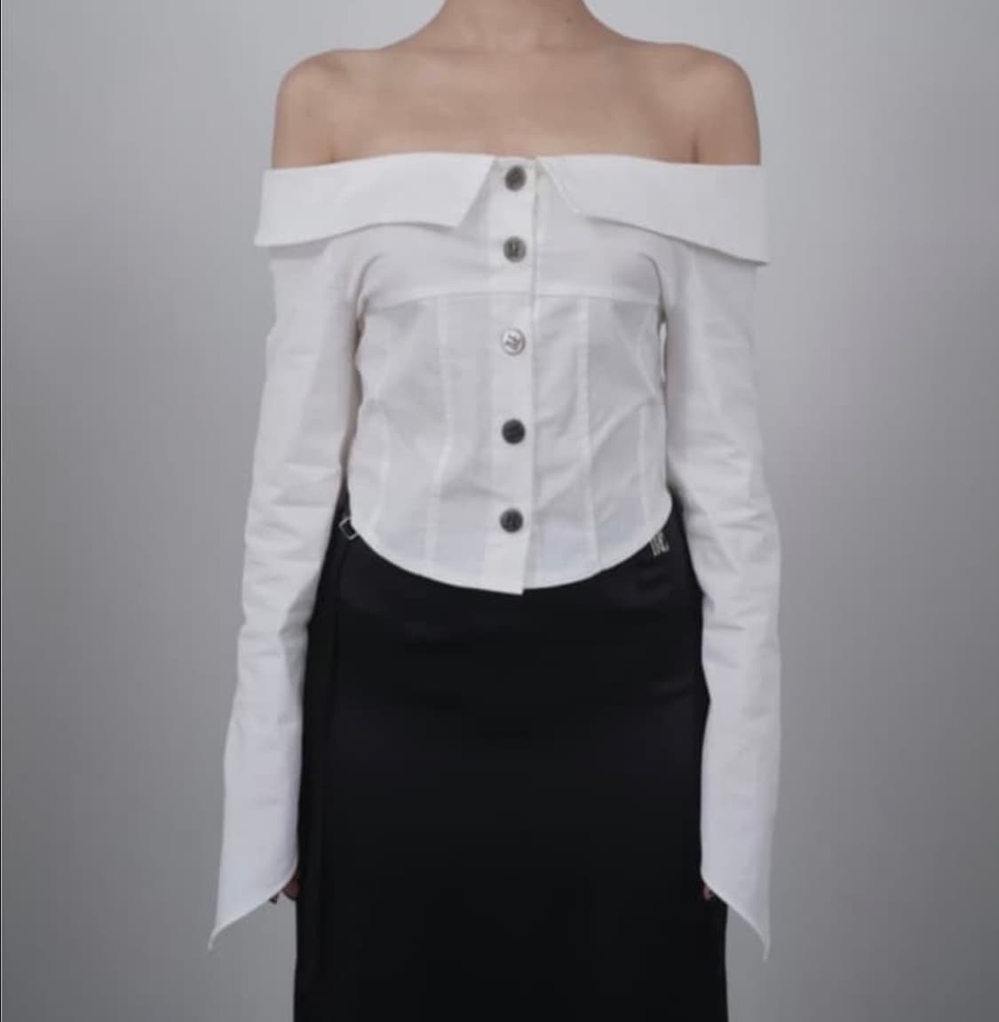 티유알이 오프숄더 셔츠 화이트 상품이미지3