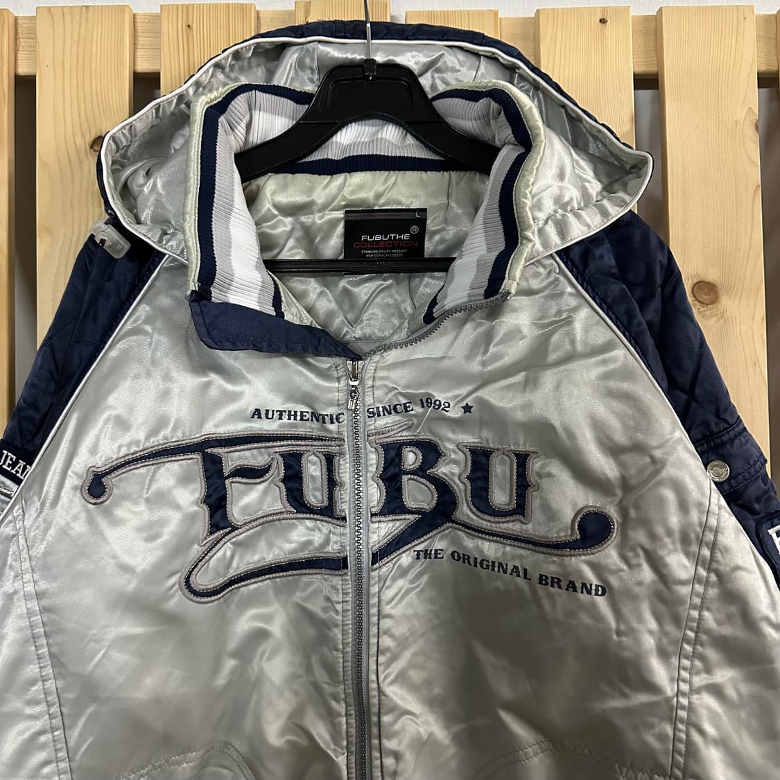 (L) fubu 후부 푸부 새틴 누빔 바시티 자켓 상품이미지4