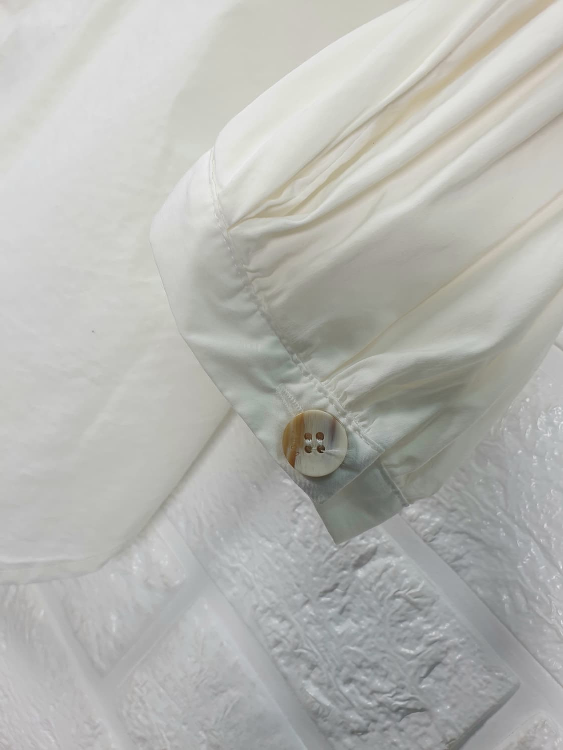 [55]주크 소매 셔링 블라우스 상품이미지7