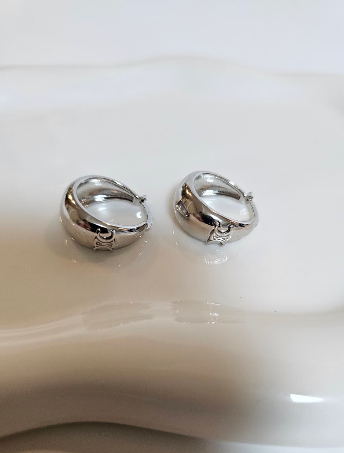 셀린느 트리오페 볼드 후프 귀걸이 상품이미지5