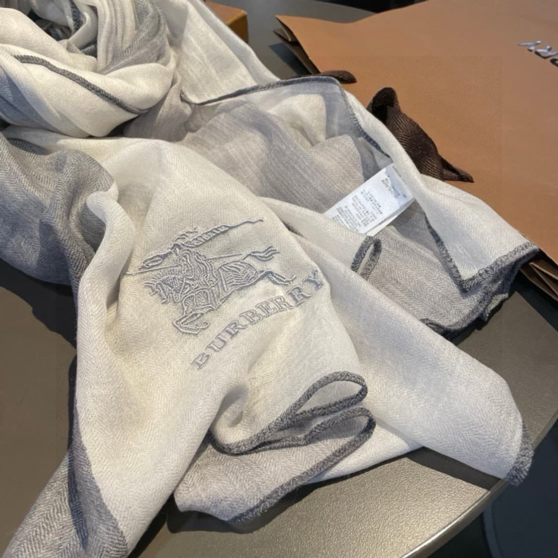 버버리숙녀 리버서블 스카프100% 램스울
 상품이미지7