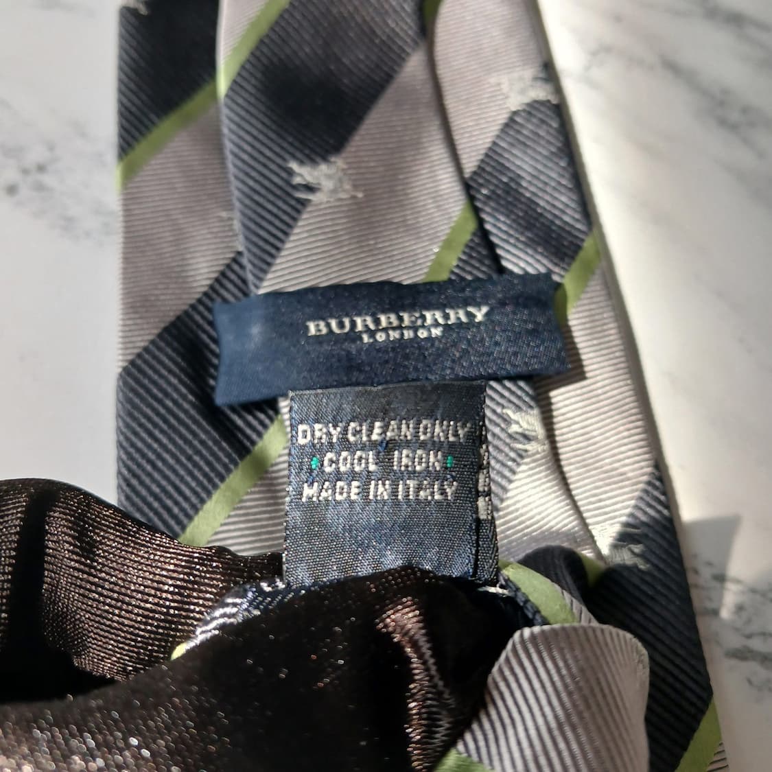 버버리 네이비 & 그레이 스트라이프 넥타이 9.5cm A+등급 E891 상품이미지10
