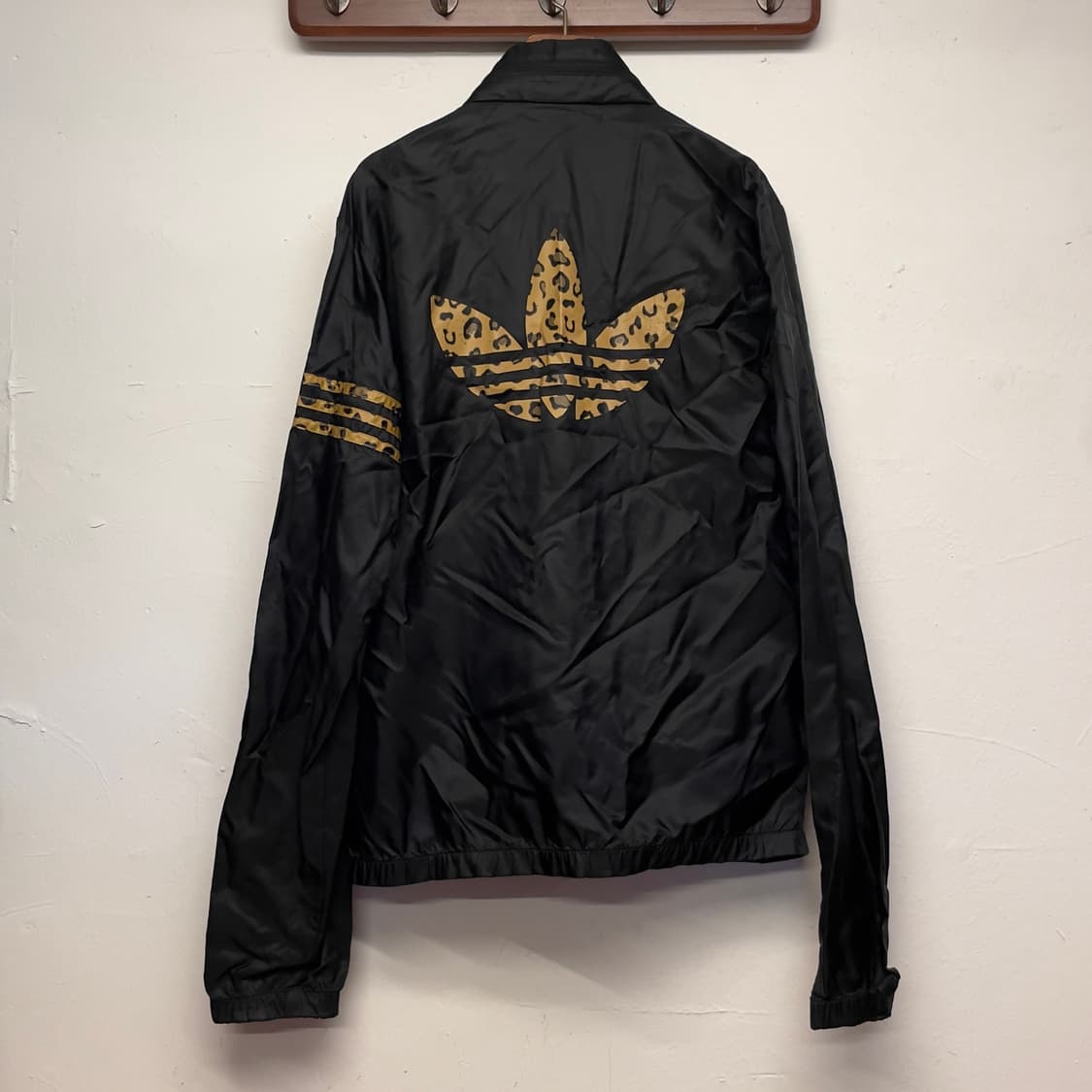 아디다스 (우먼) 레오파드 블랙 바람막이 자켓   상품이미지5