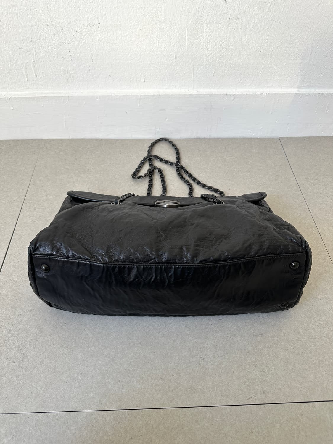 프라다 나파 레더 체인 숄더백 블랙 상품이미지7