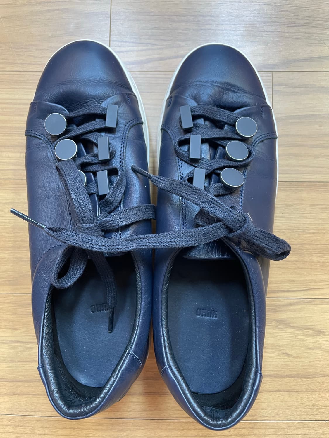 구호 네이비 가죽 스니커즈 245 상품이미지2