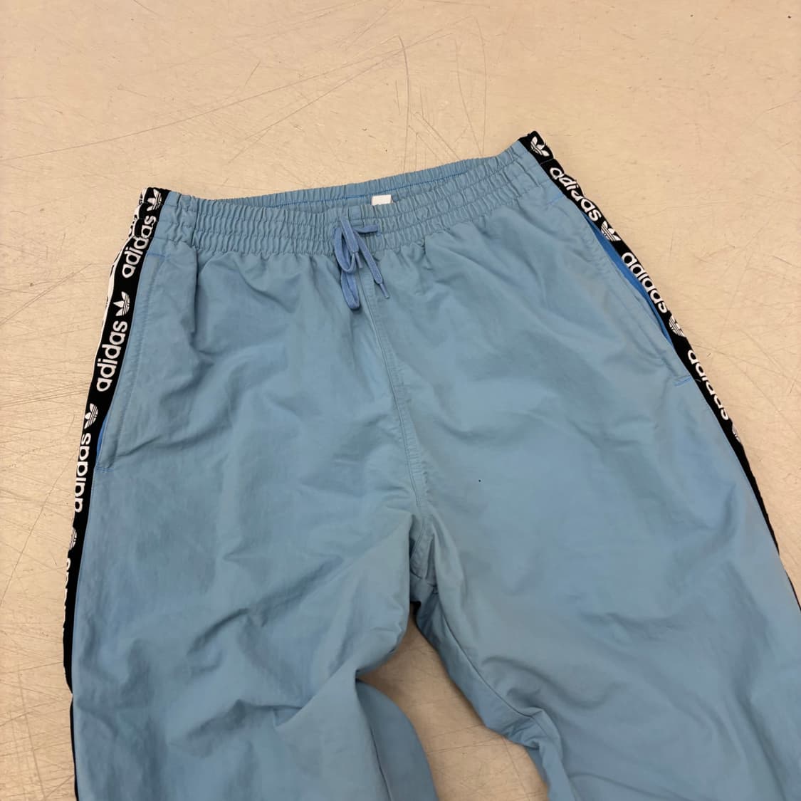 아디다스 사이드라인 스카이블루 조거 팬츠 상품이미지2