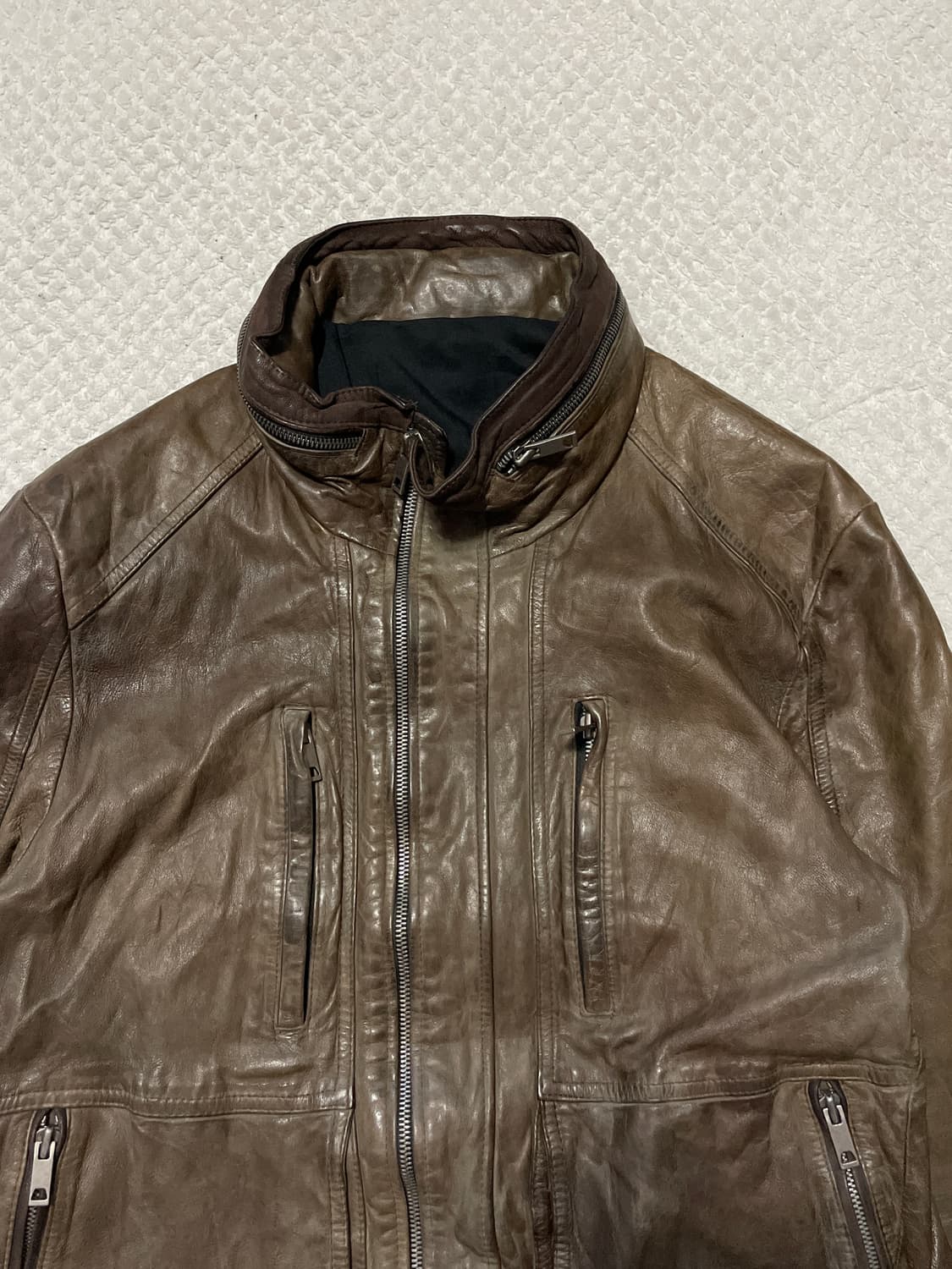 웨스턴 무드 이테리 램스킨 양가죽 하이넥 절개 레더 자켓 브라운 상품이미지4