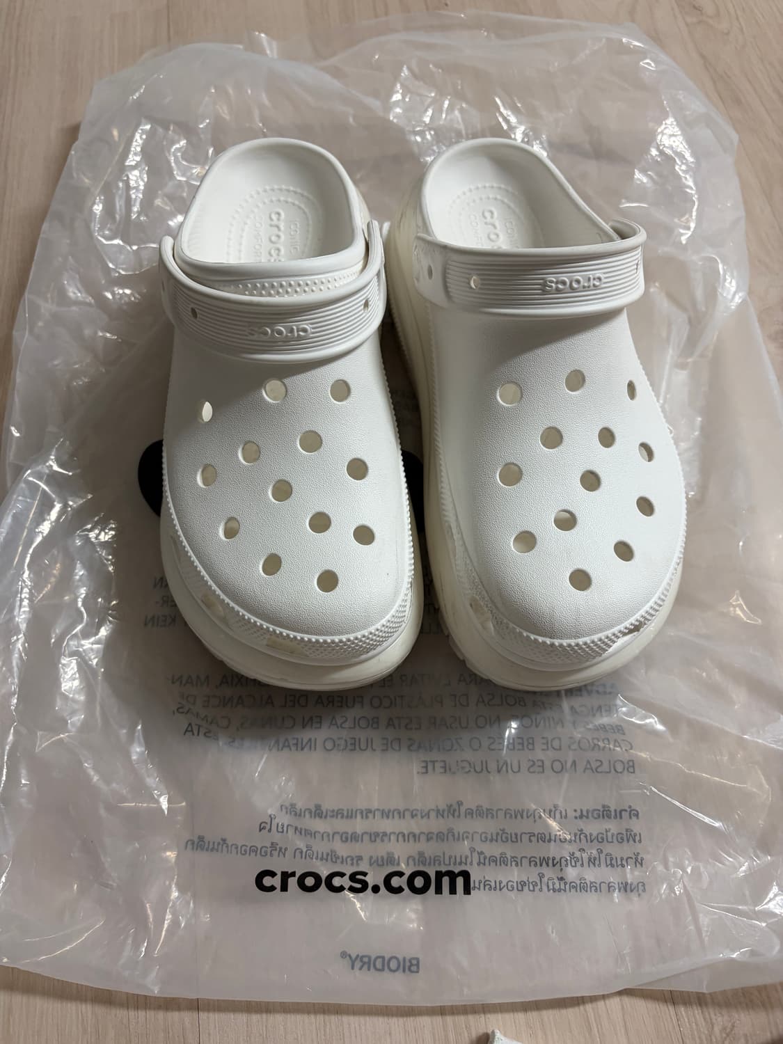 크록스 클래식 메가 크러쉬 클로그 화이트 w8 상품이미지1