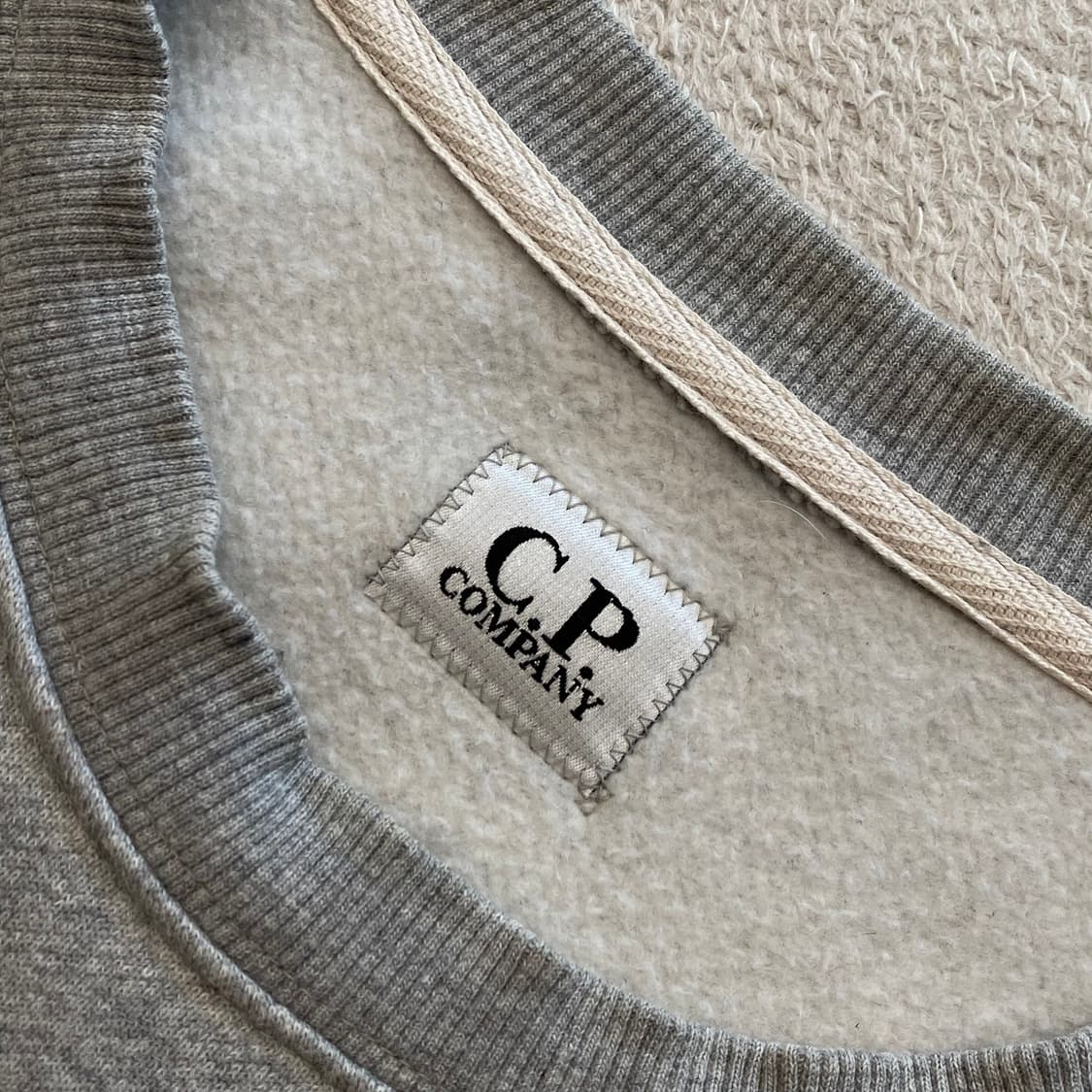 CP 컴퍼니 렌즈 그레이 맨투맨 w2855 상품이미지6