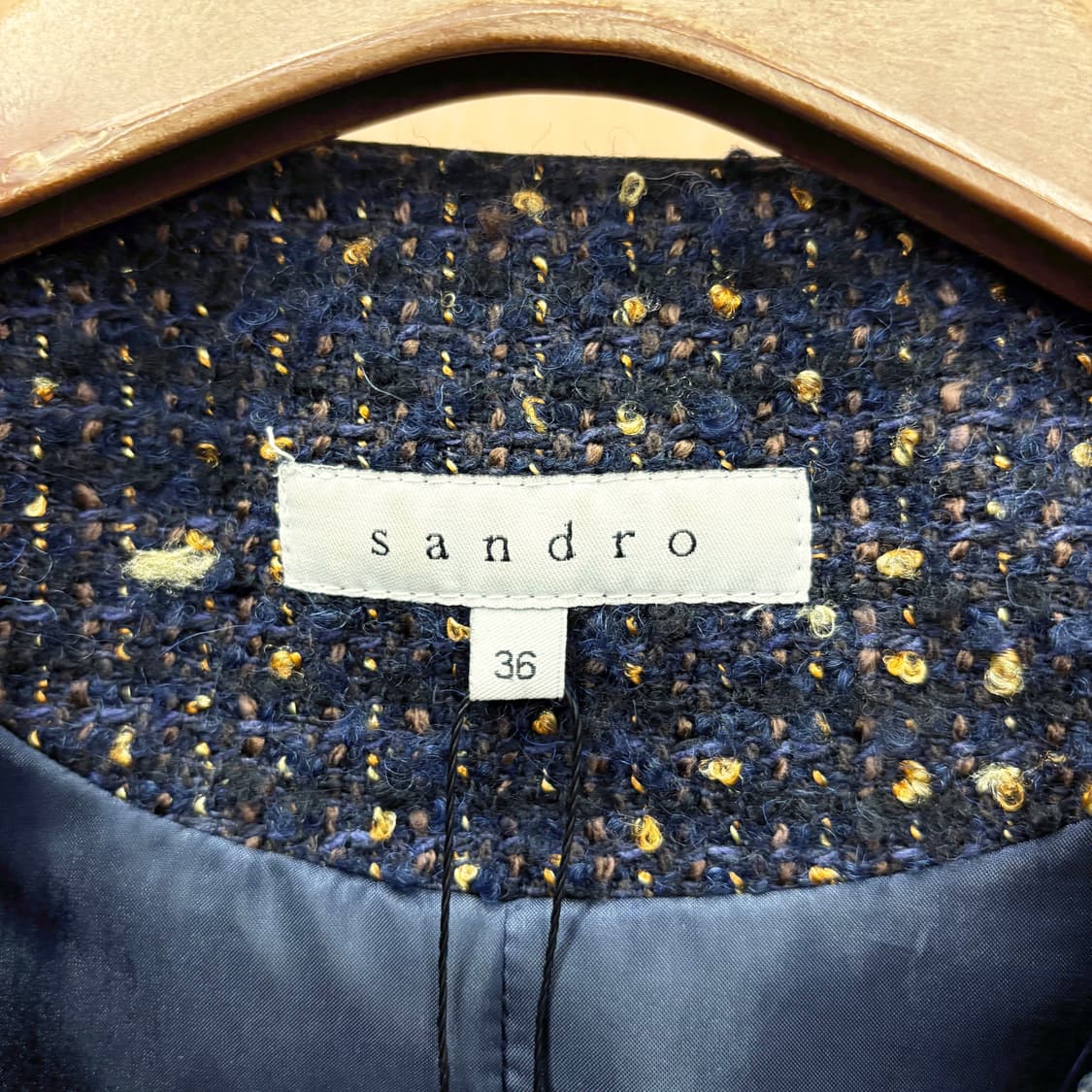 산드로 노카라 트위드 자켓 골드 컬러 포인트 믹스 포켓 디테일 네이비 상품이미지6