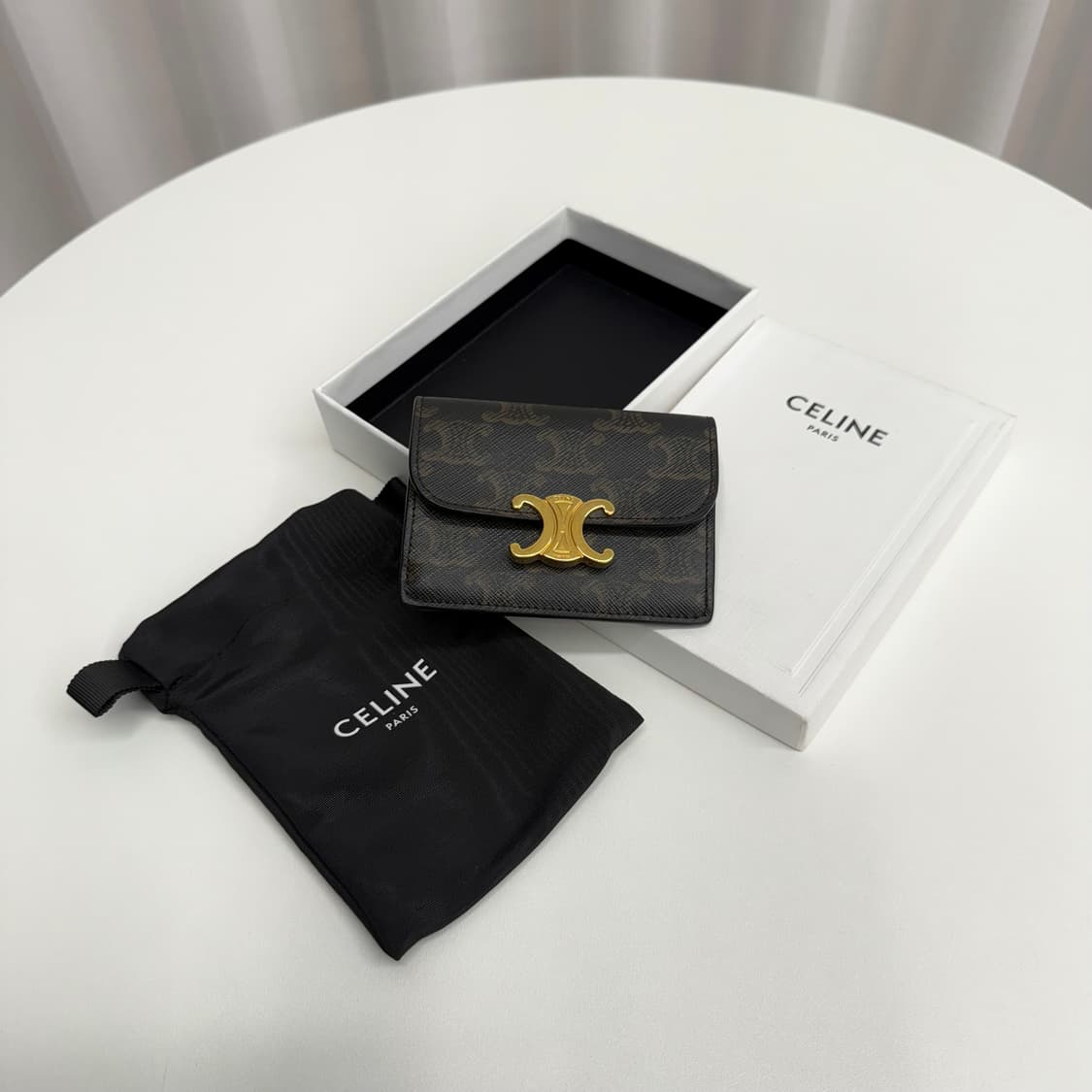 [정품] 셀린느 트리오페 플랩 카드지갑 탄 상품이미지1