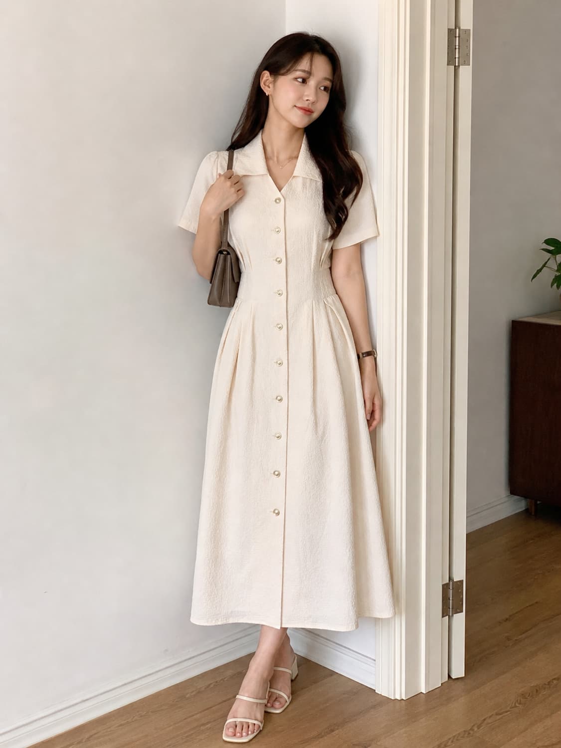 마쥬(Maje) 22ss 엠보 카라넥 롱 원피스 1size 상품이미지1