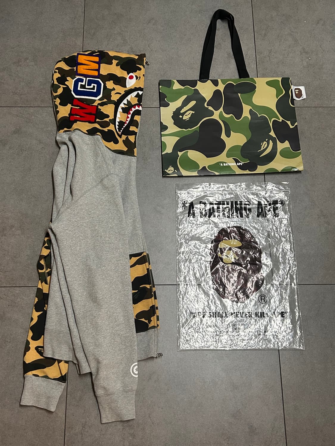 베이프 황계 반카모 샤크 후드집업 상품이미지1