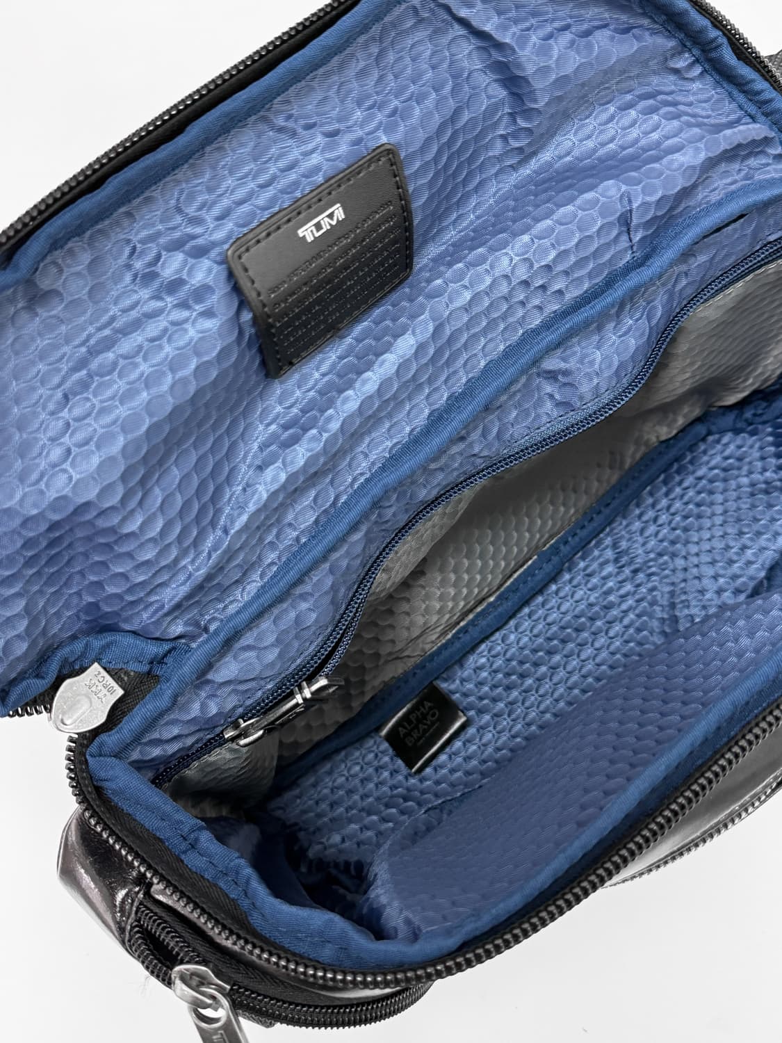 투미 알파 브라보 샤인 램스킨 슬링백 상품이미지7