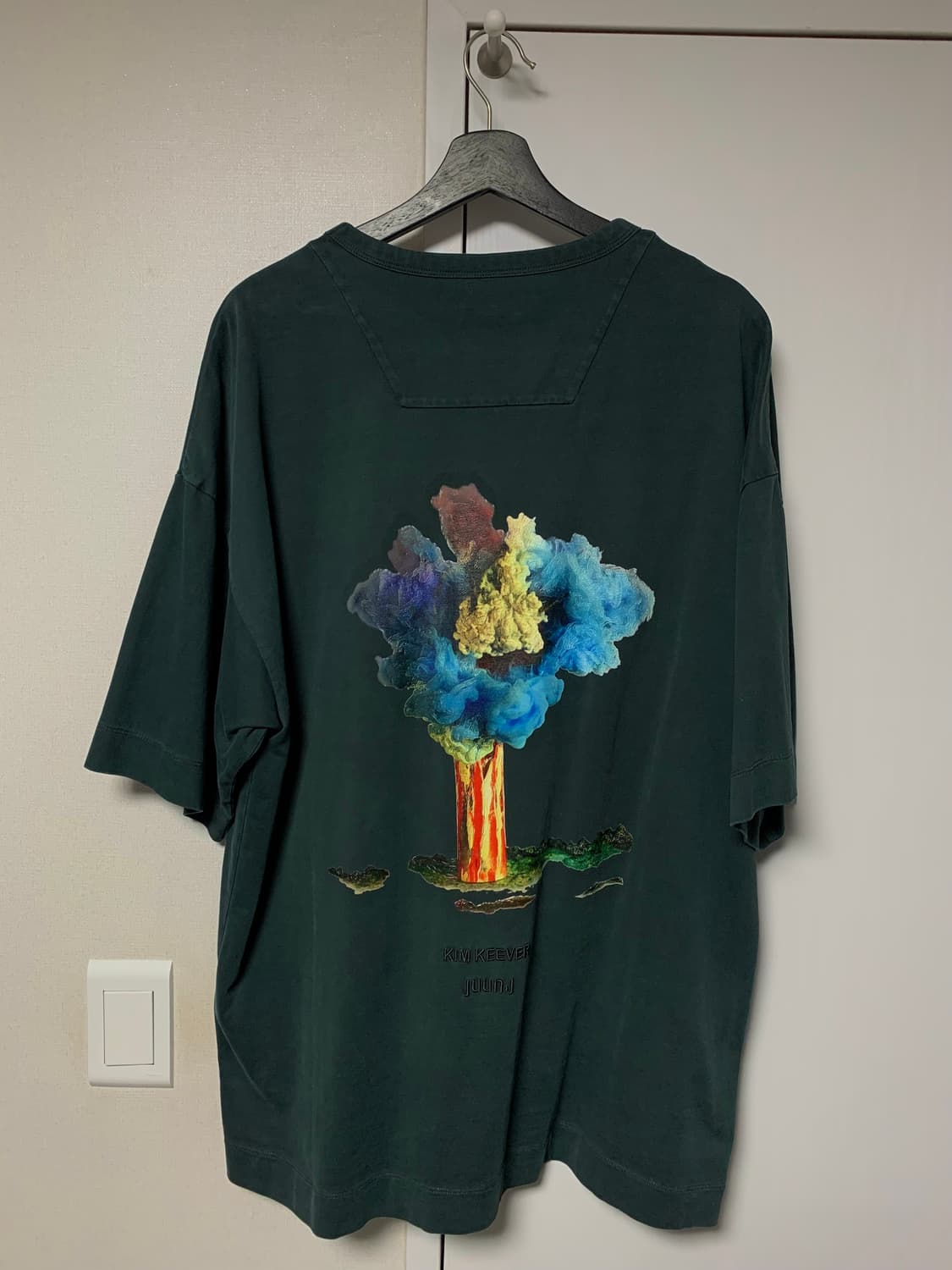역시즌급처))준지 25SS 킴키버 플라워 다잉 반팔티 상품이미지1