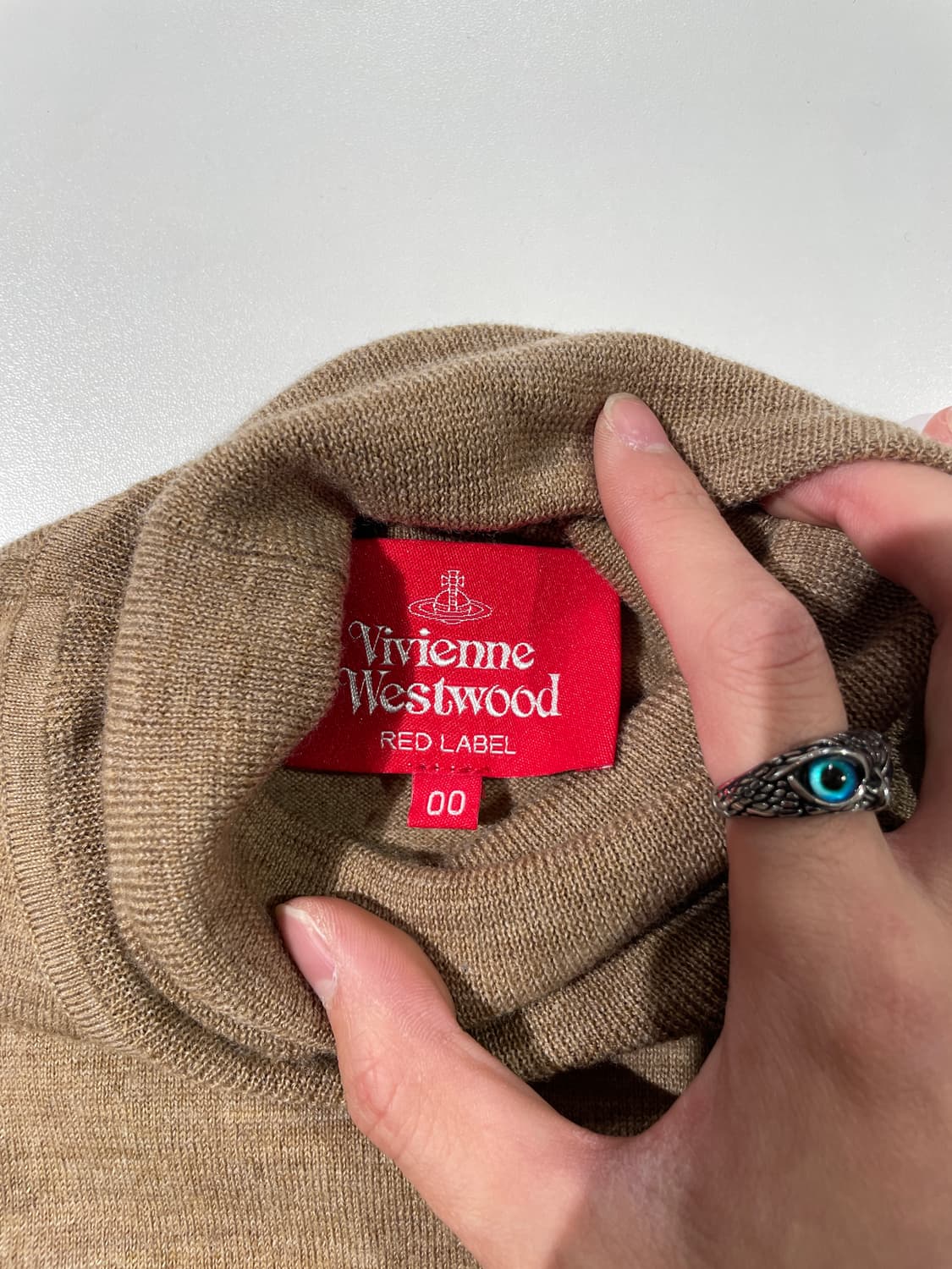 비비안 웨스트우드 레드라벨 멜란지 베이지 터틀넥 orb로고 크롭 니트 상품이미지7