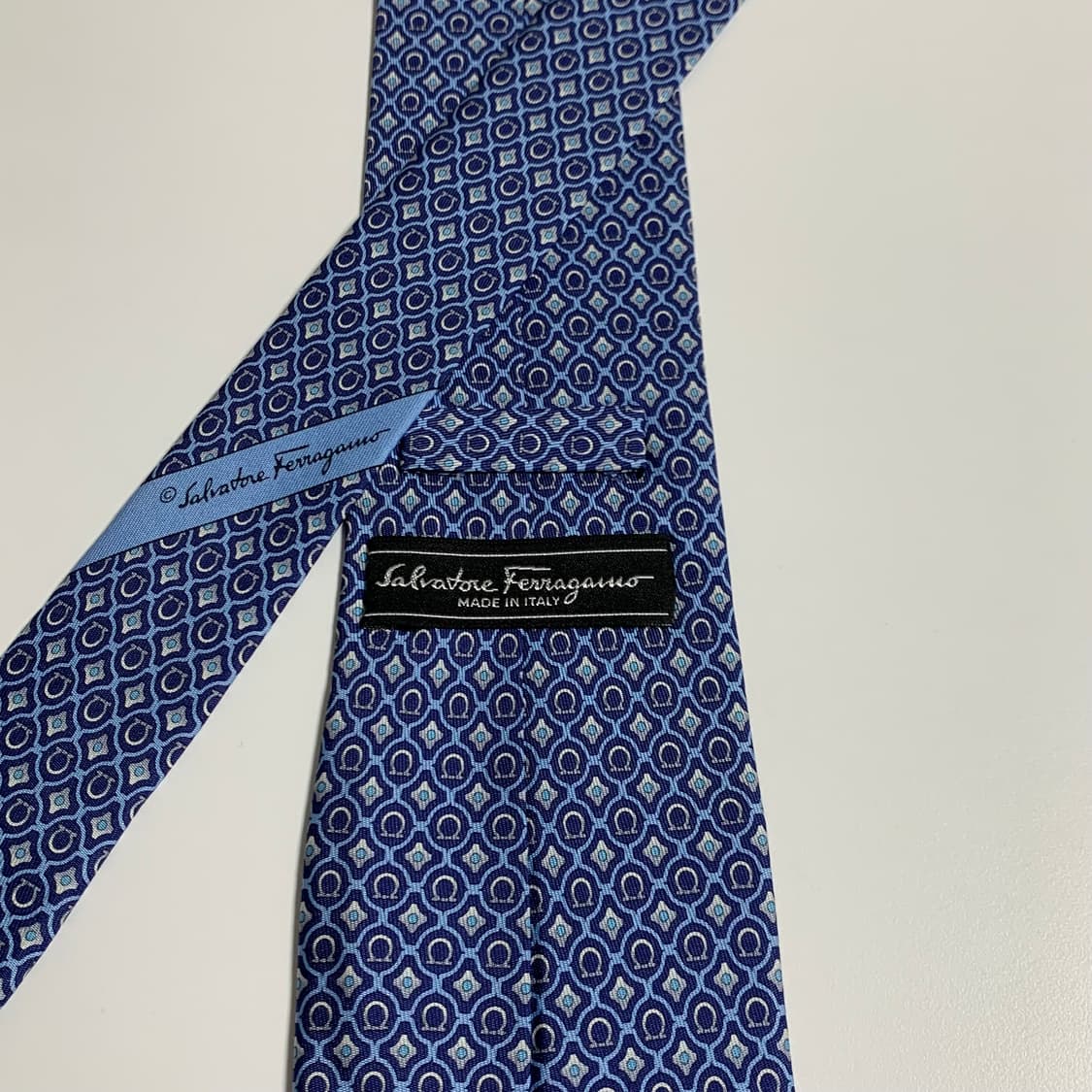 살바토레 페레가모 간치니 모노그램 명품넥타이 새상품급 8.2cm 상품이미지5