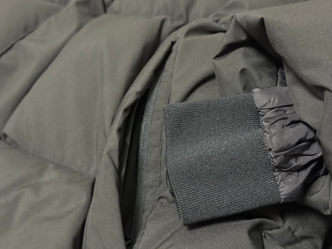 인사일런스 에센셜 다운 자켓 BLACK 패딩 푸퍼 검정 패딩 상품이미지4