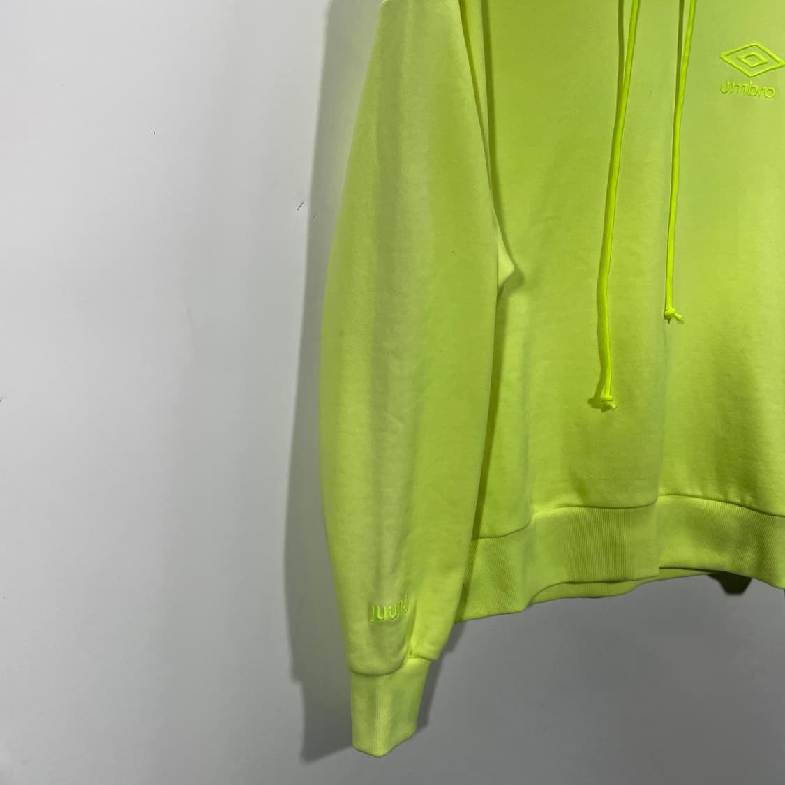 Juun.J 준지 x 엄브로 백로고 후드티 상품이미지3