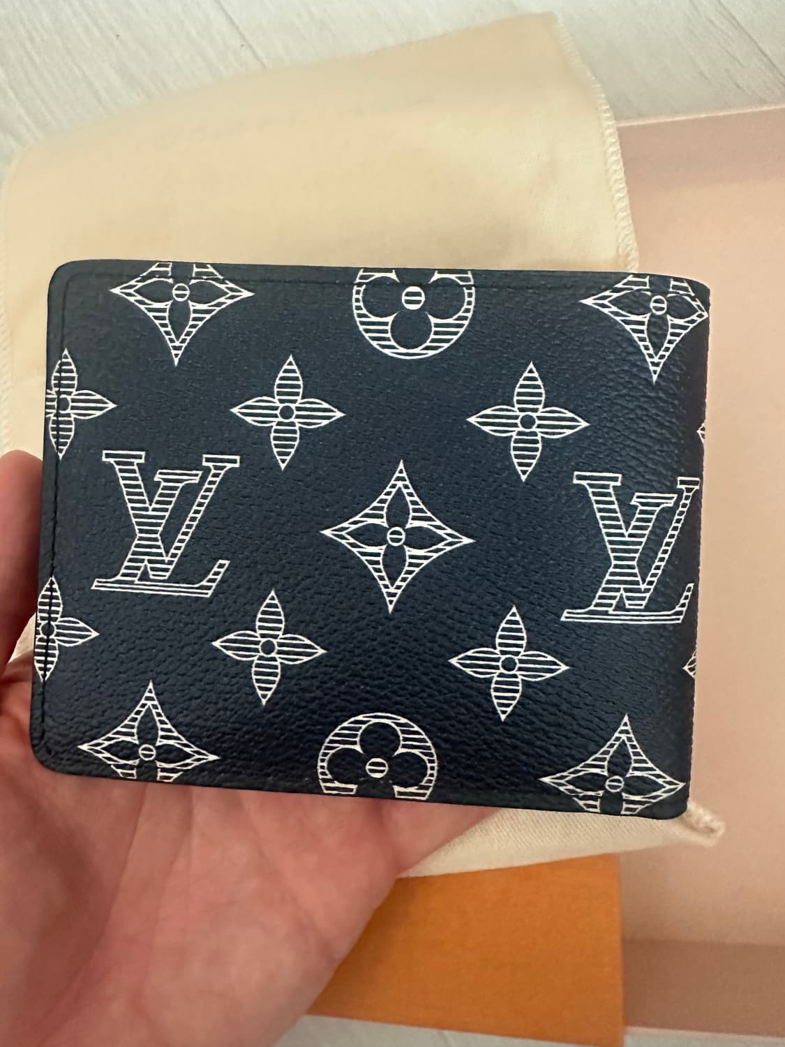 [OS] 루이비통 x 채프먼 한정판 멀티플 반지갑 상품이미지2