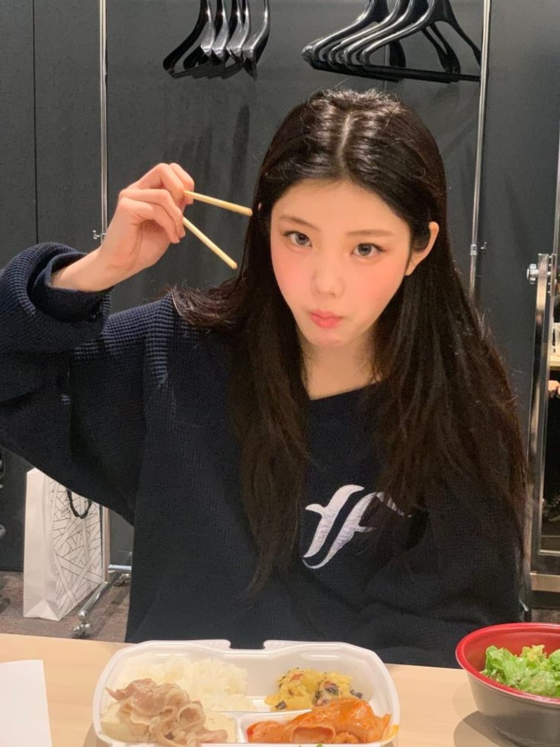 샵페어리 와플 맨투맨 (아일릿 원희 착용) 상품이미지1