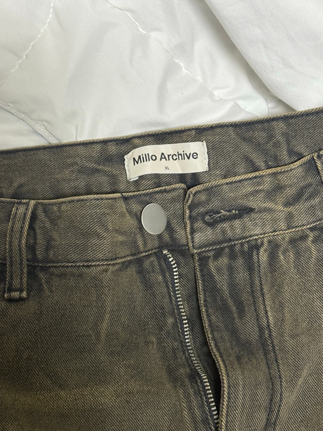 밀로아카이브 리플렉트 커브드 팬츠 워시드브라운 상품이미지3