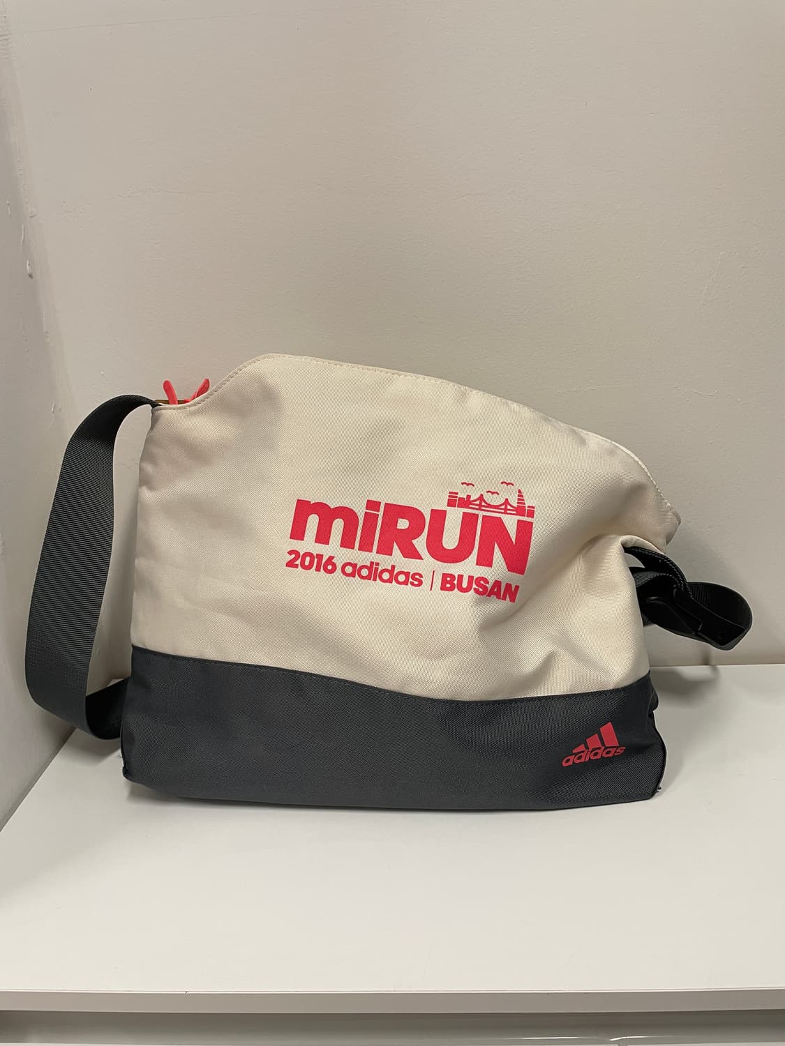 아이다스 마이런 크로스백 상품이미지1