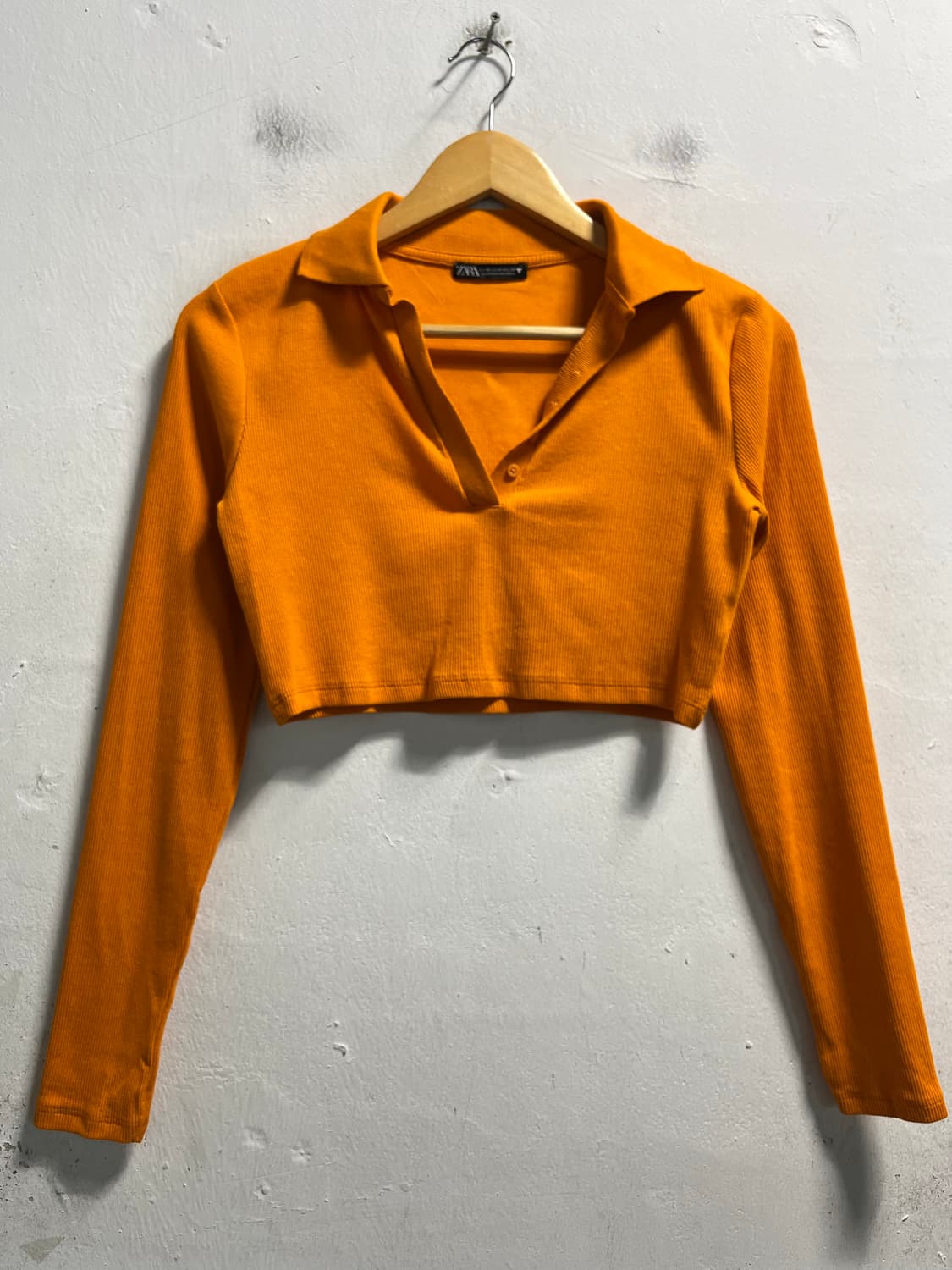 (55) ZARA 자라 스판 트임 크롭 카라 긴팔티셔츠 상품이미지1