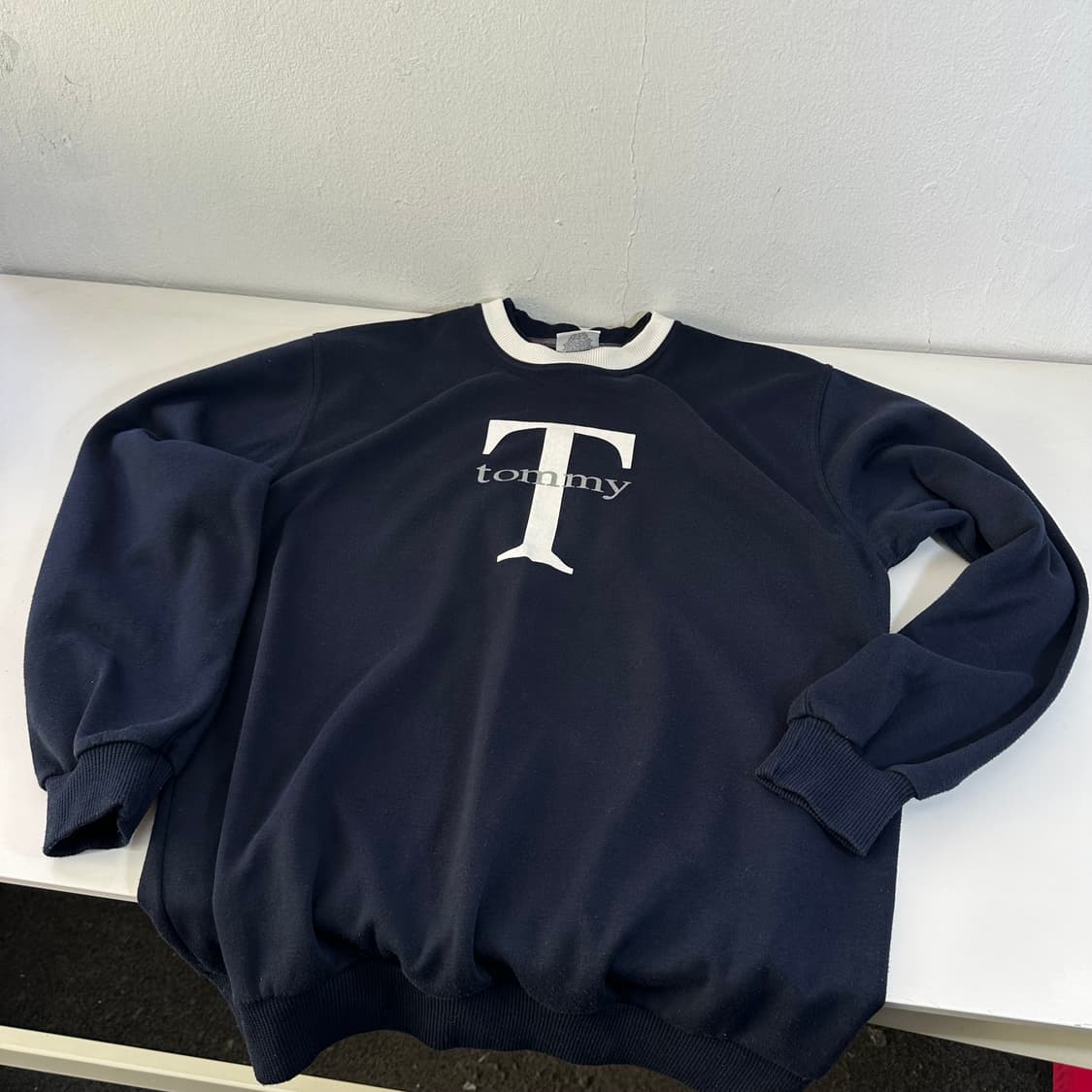 L 타미힐피거 네이비 T로고 배색 맨투맨 상품이미지3