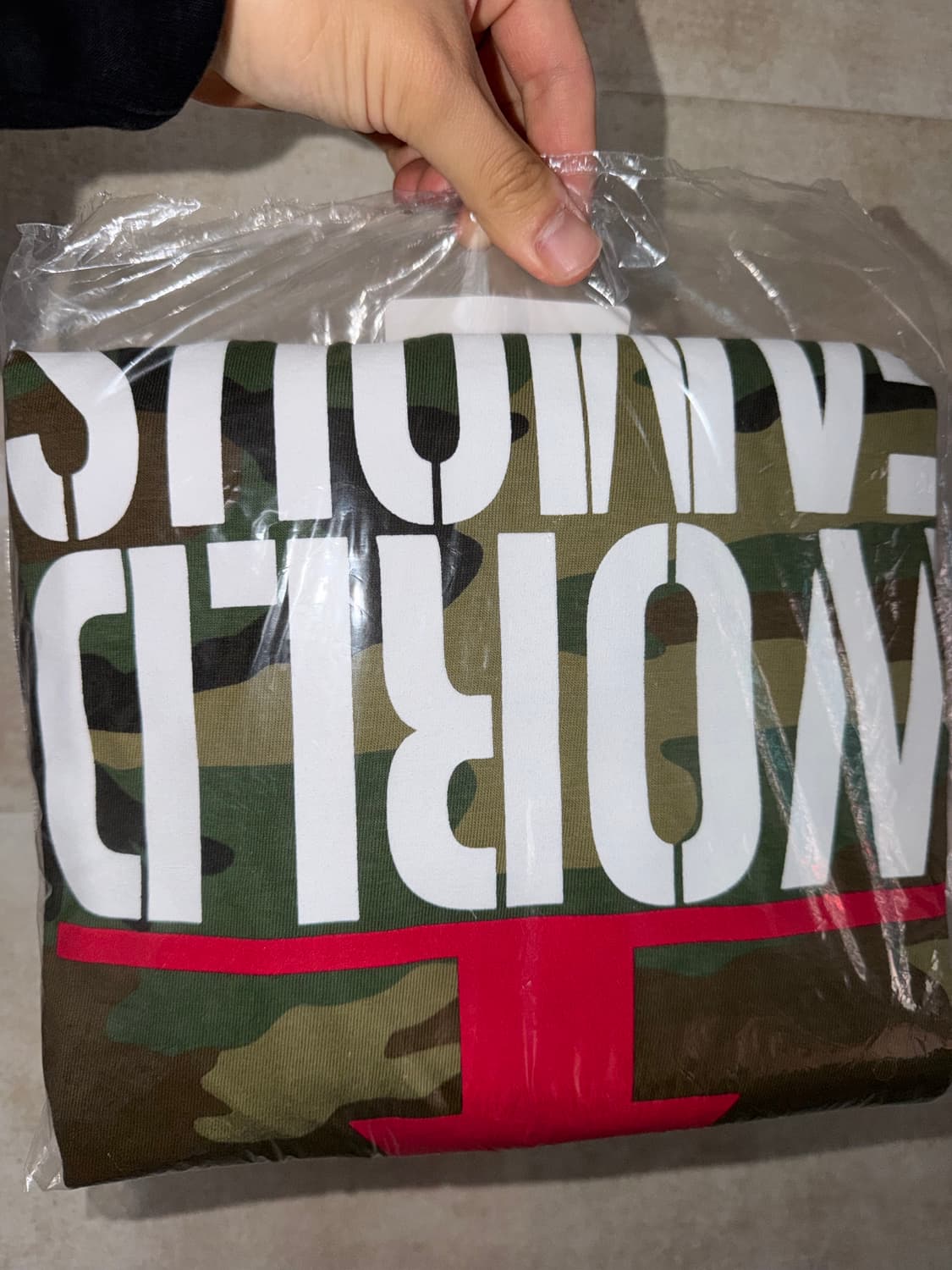 슈프림 월드 페이머스 티셔츠 우드랜드 카모 - 26SS 상품이미지1