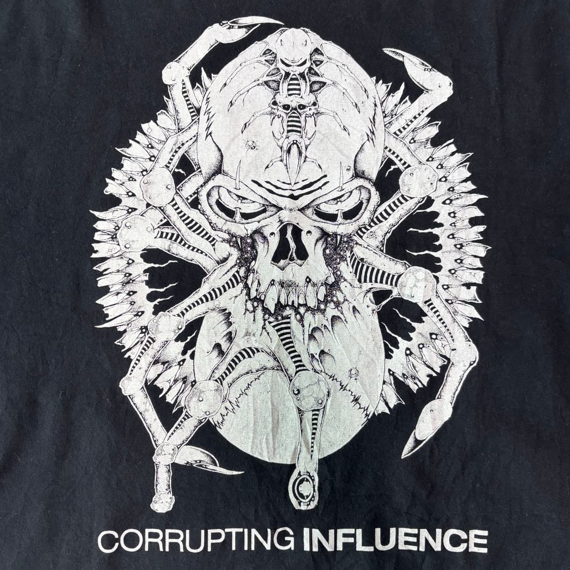 인터널 블리딩 'Corrupting Influence' 밴드 티셔츠 상품이미지2