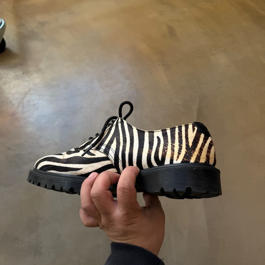 21시즌 슈프림 닥터마틴 송치 지브라  상품이미지4