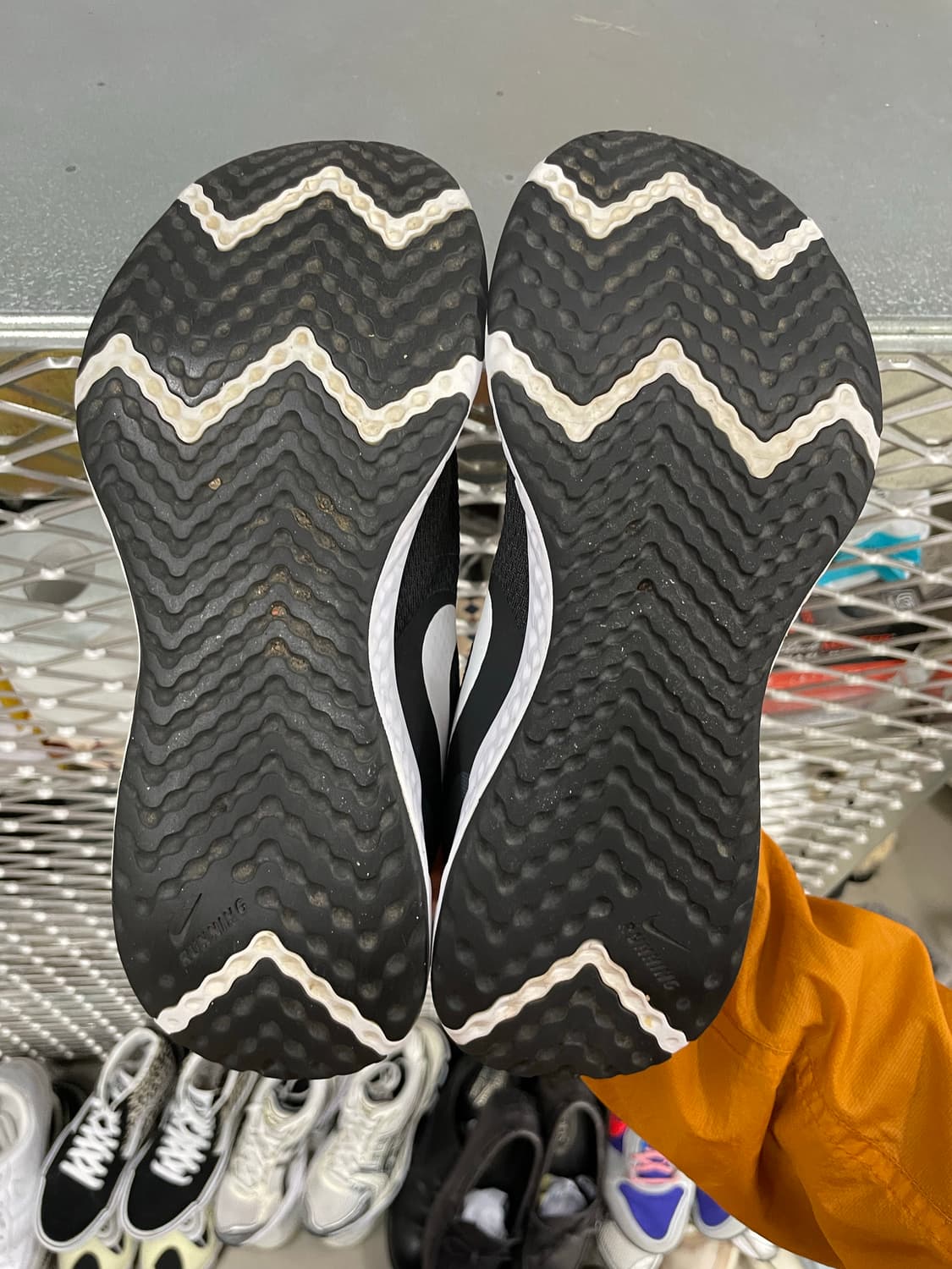 나이키 레볼루션5 블랙 240 상품이미지6