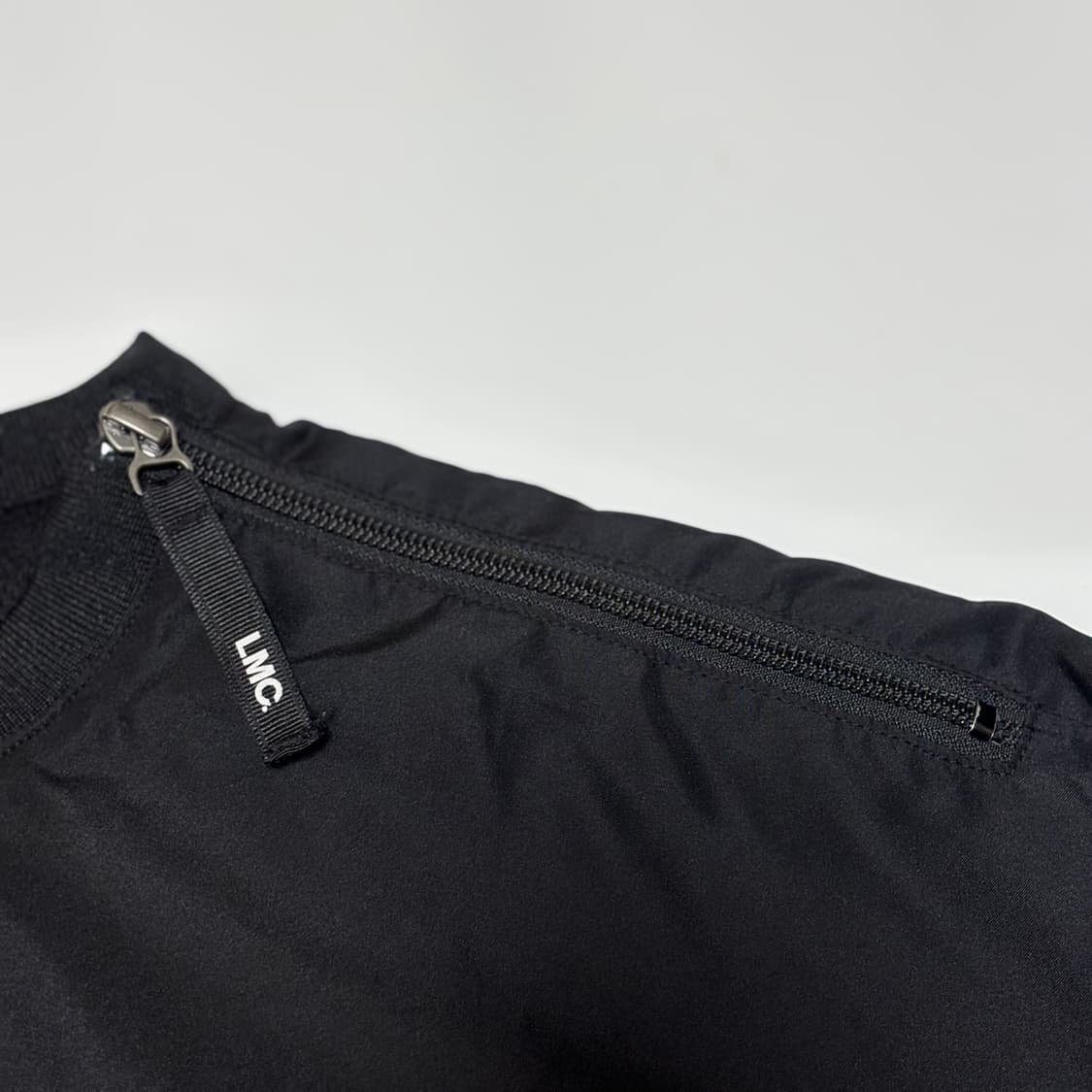 [LMC] 엘엠씨 액티브 기어 나일론 웜업 풀오버  상품이미지5