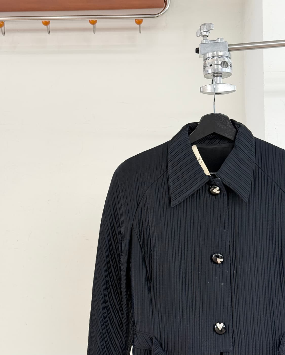  발렌티노 블랙 플리티드 자켓 상품이미지3