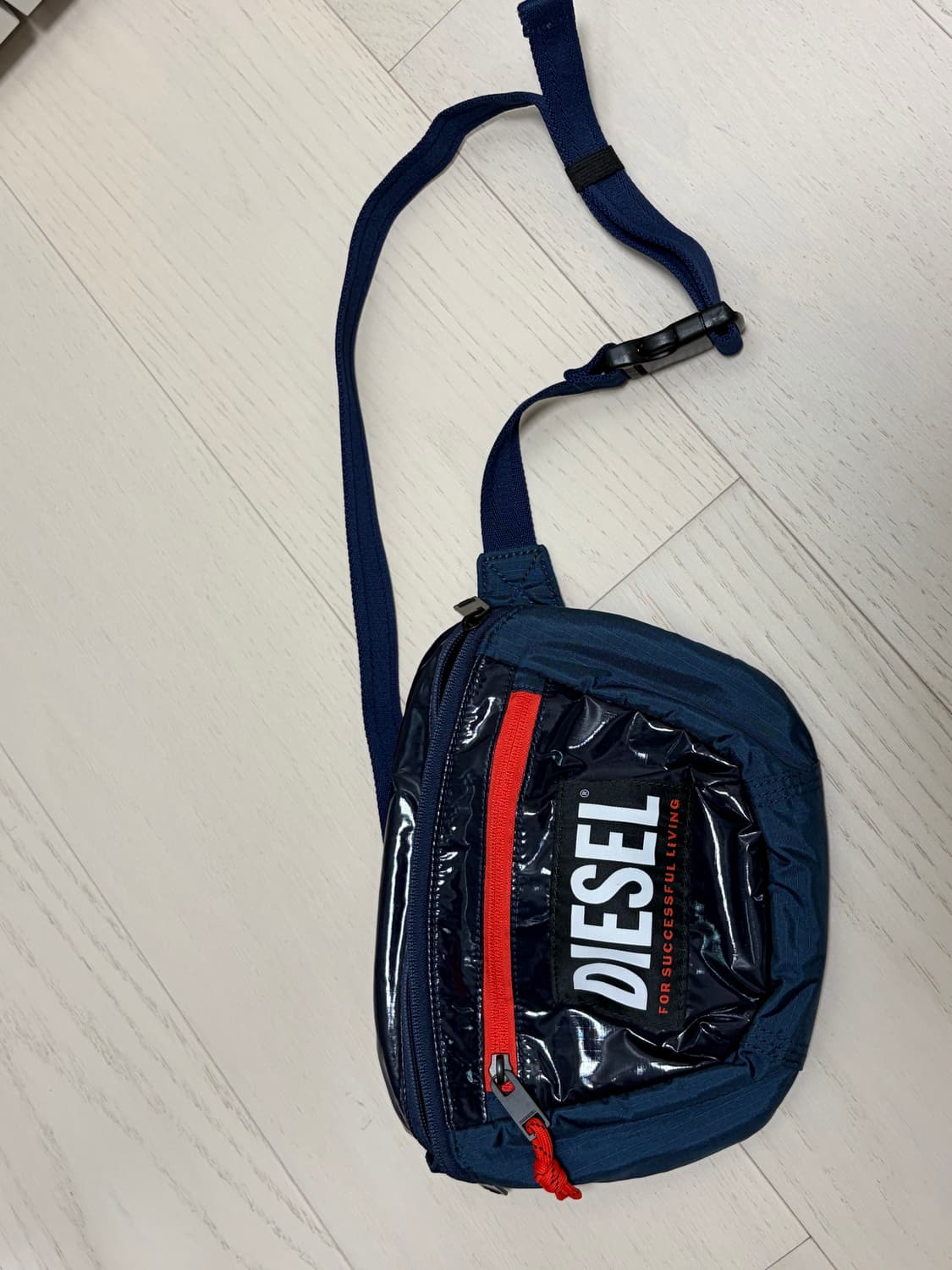 디젤 크로스백 상품이미지1