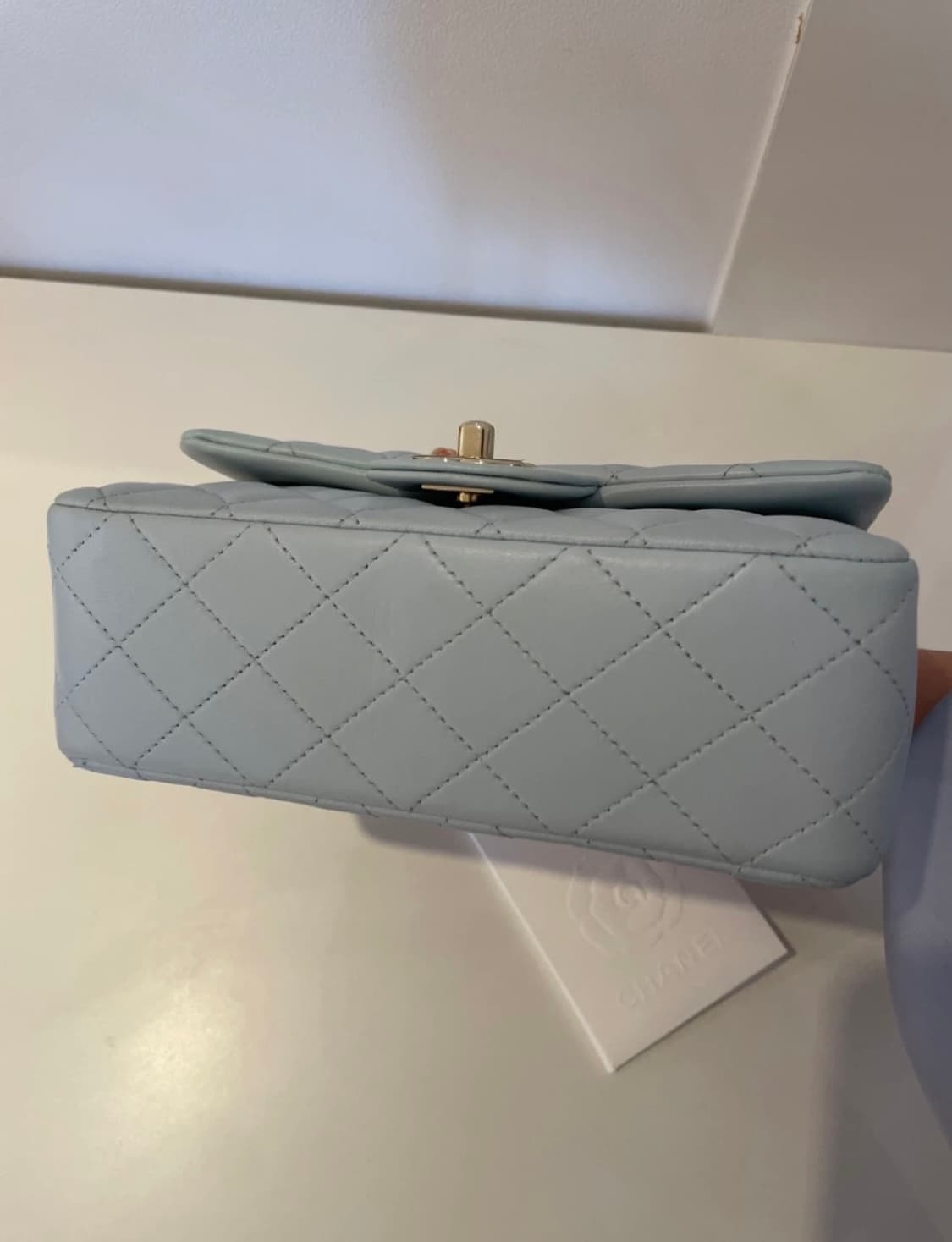 샤넬 뉴미니 탑핸들 라이트블루 상품이미지8