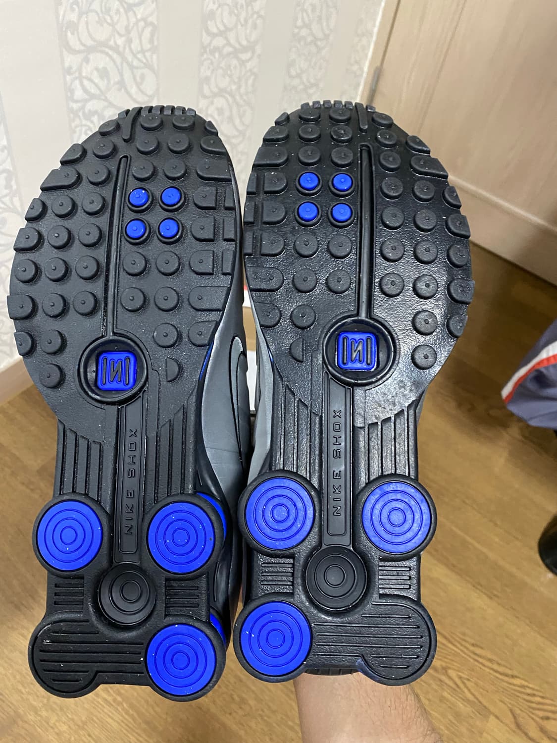 나이키 샥스 R4 메탈릭 실버 앤 블랙 285 (w) 새상품 상품이미지7