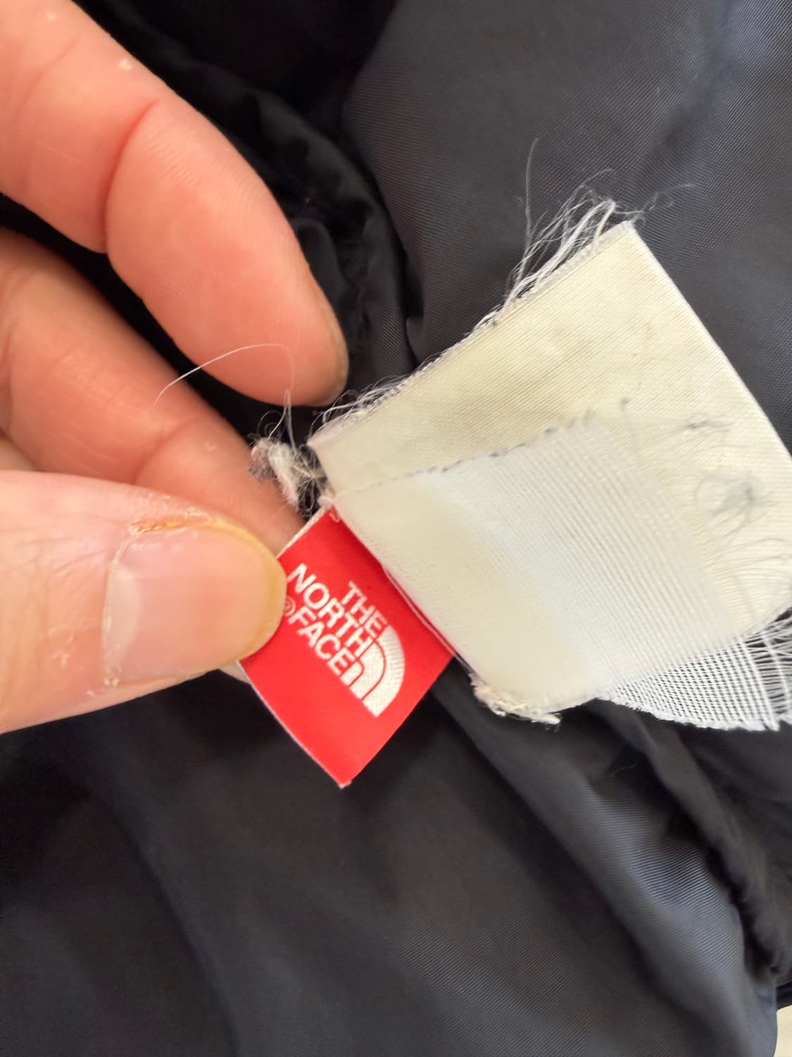 노스페이스 눕시 700 패딩 판매합니다 M
블랙 상품이미지6