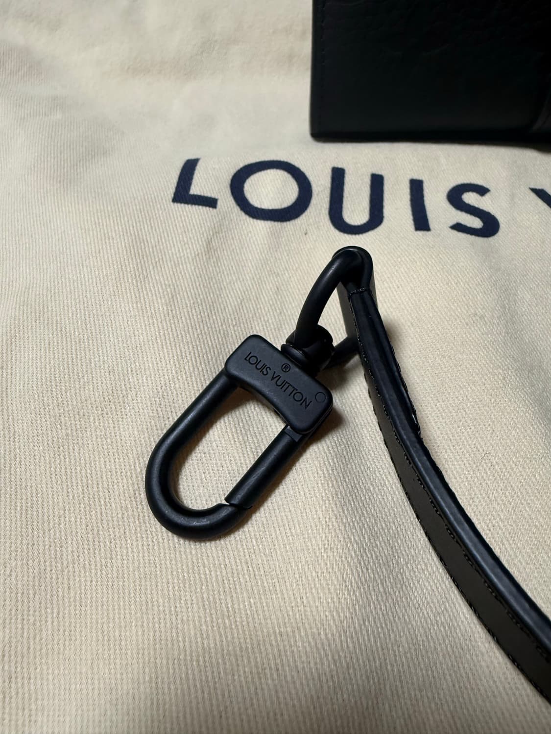 루이비통 삭플라 토뤼옹 블랙 새상품급 상품이미지8