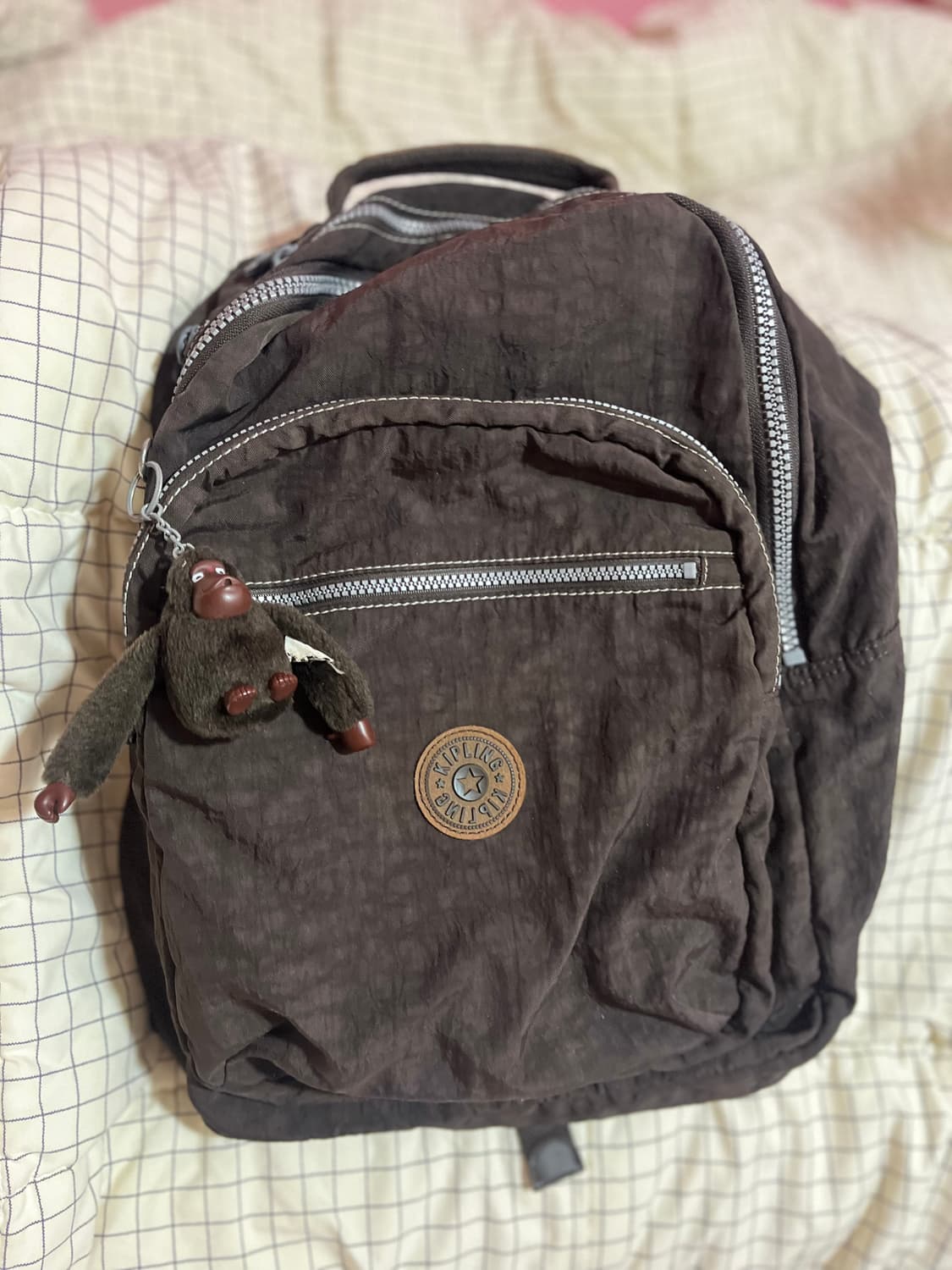 키플링 브라운 백팩 (키링 포함) 상품이미지1