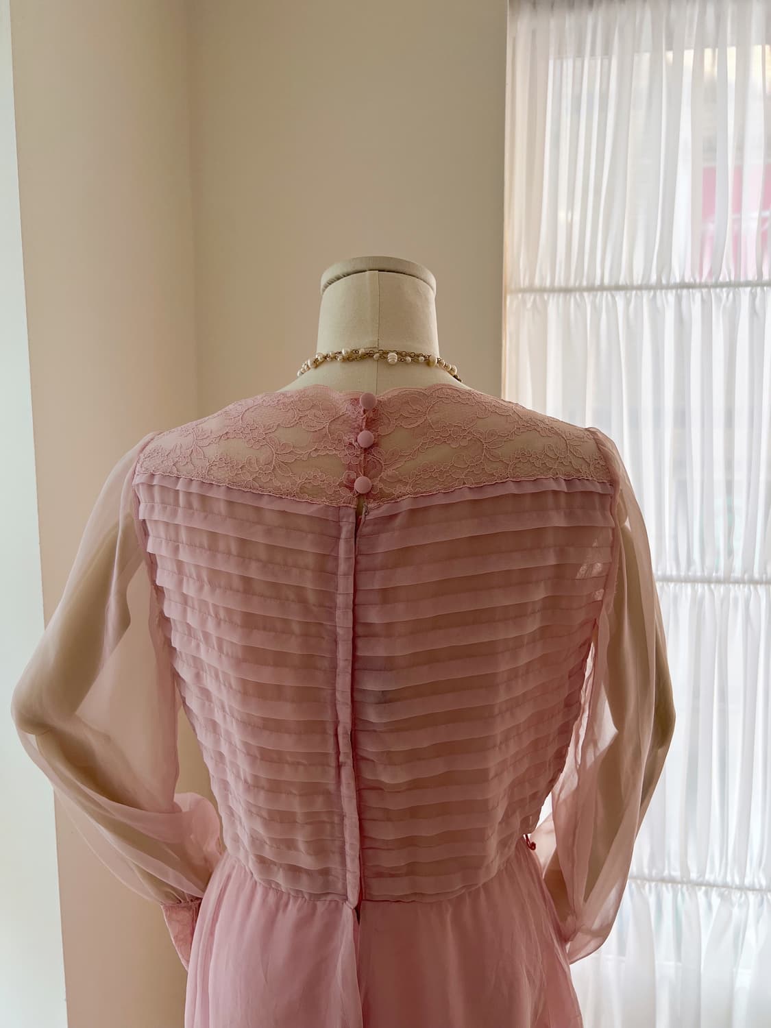 시스루 레이스 넥 쉬폰 플리츠 원피스 상품이미지9