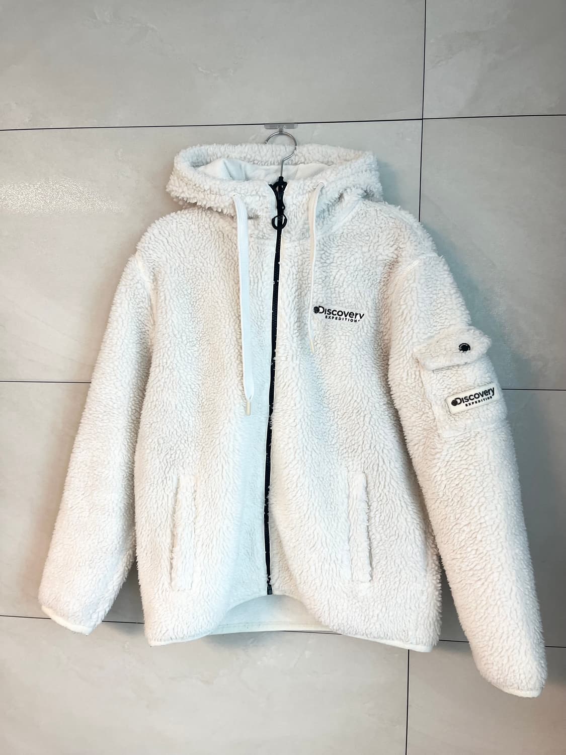 디스커버리 흰색 뽀글이 후리스 후드집업 (95) 상품이미지3