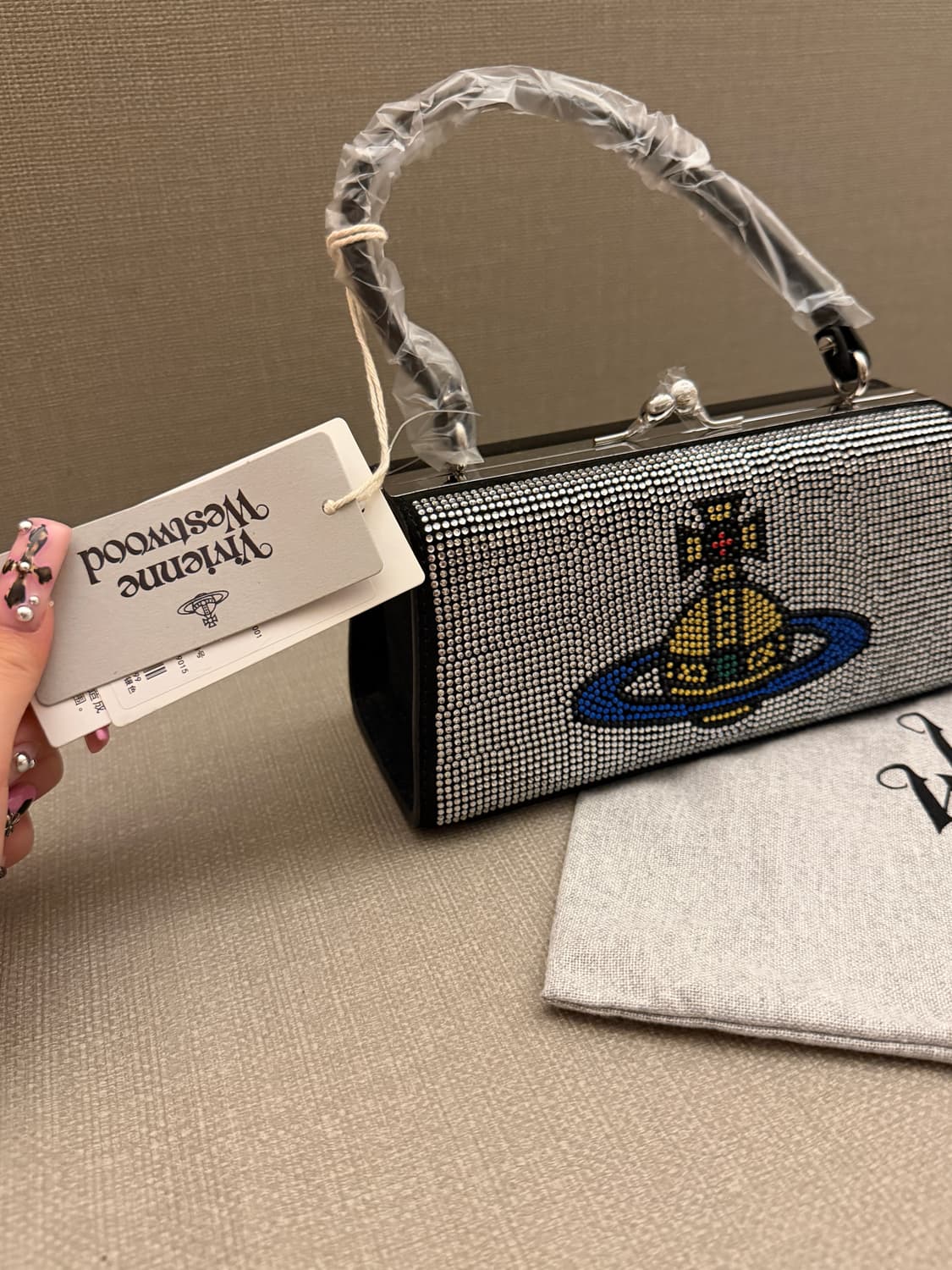 새상품) 비비안웨스트우드 대대장 스퀘어핸드백 상품이미지2