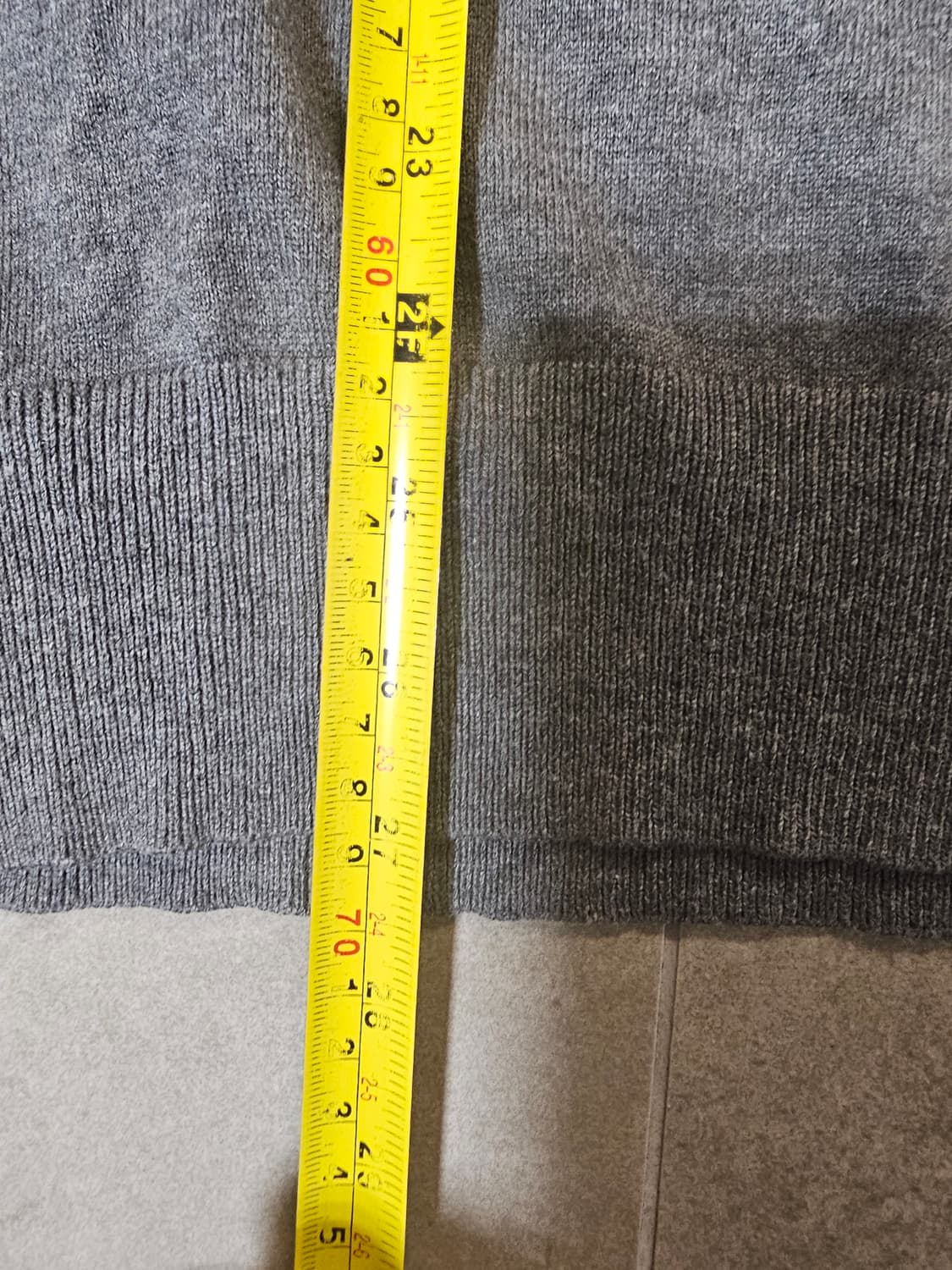 바나나리퍼블릭 V넥 그레이 니트 M 상품이미지5