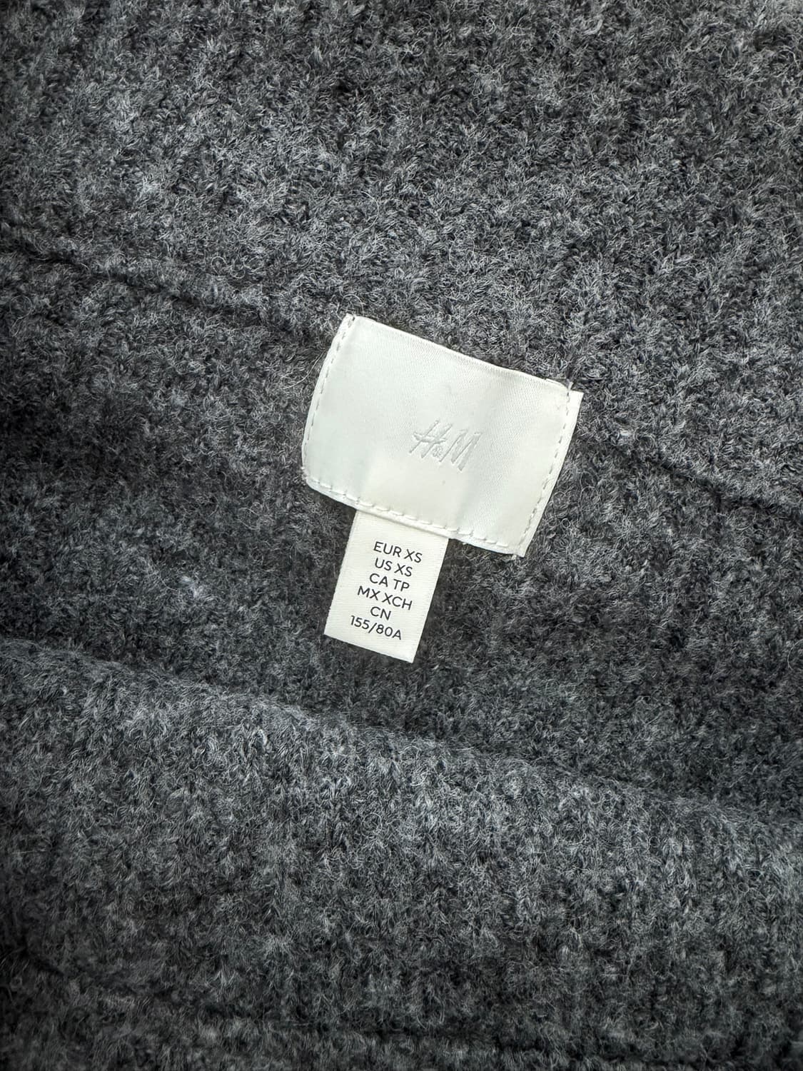 H&M 에이치엔앰 차콜 오프숄더 니트 상품이미지2