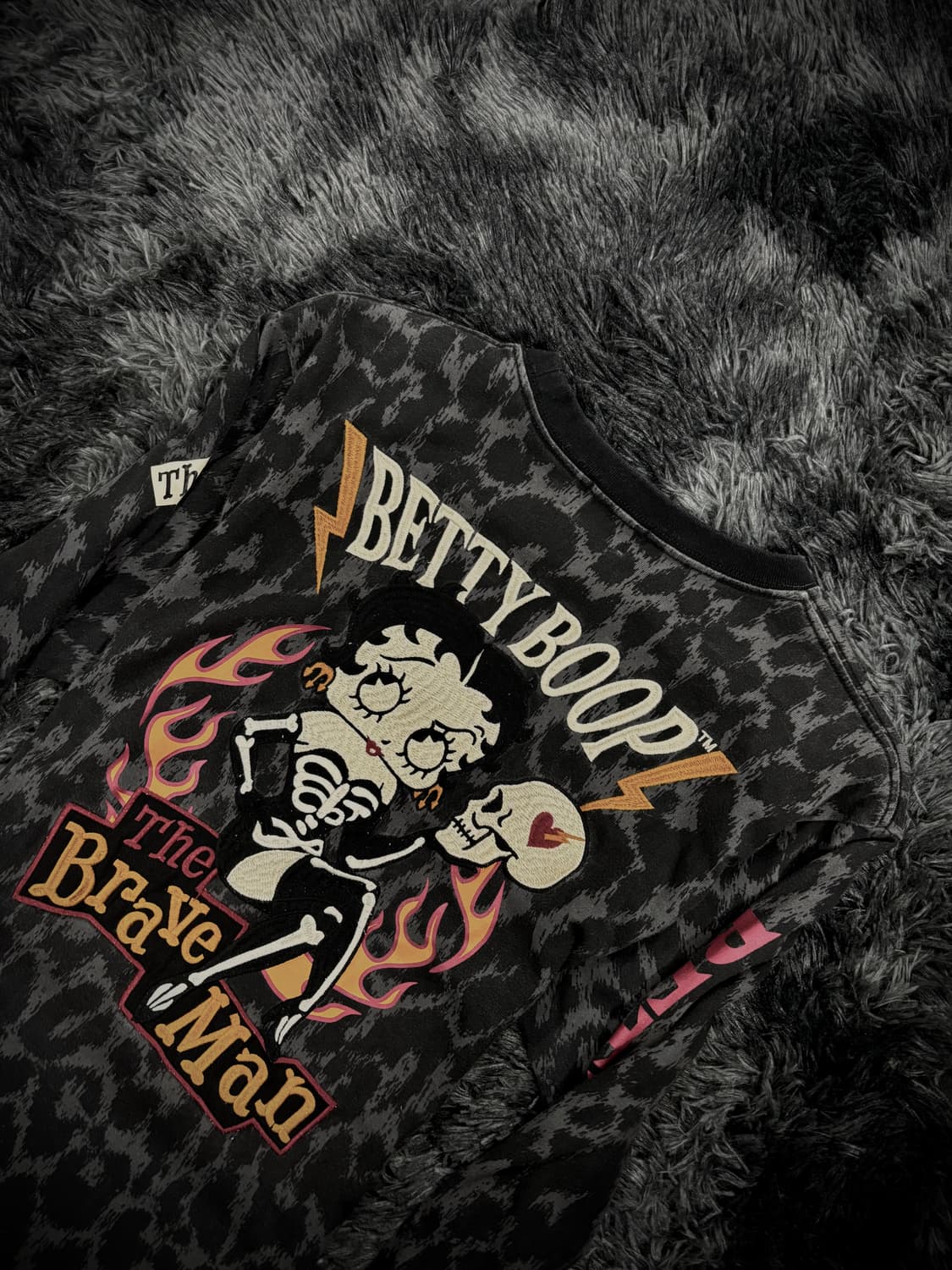 Bettyboop X Thebraveman 그레이 호피 베티붑 자수긴팔티 상품이미지6