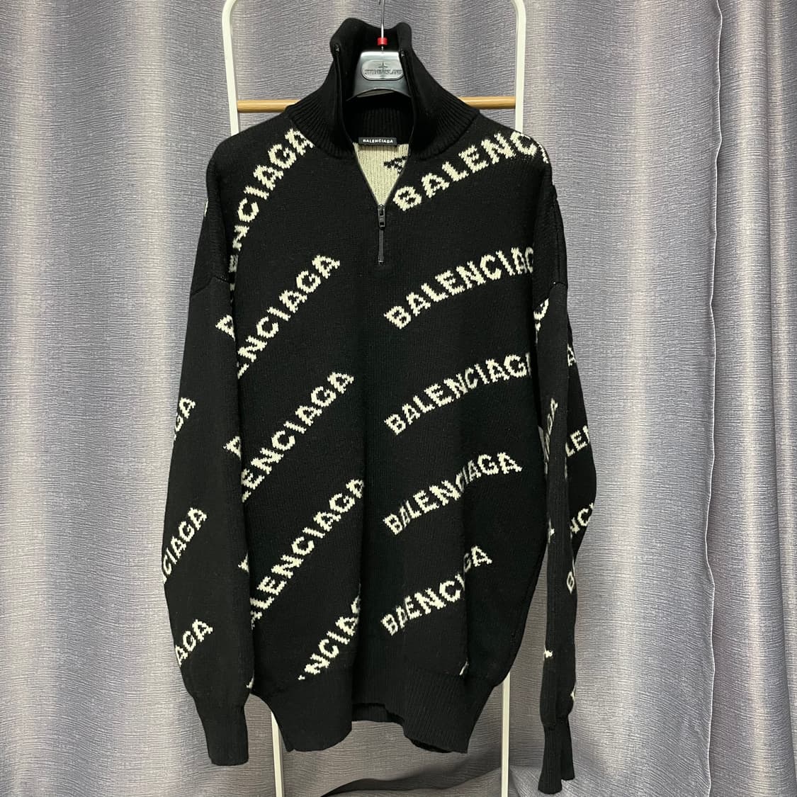 발렌시아가 반집업 멀티로고 니트 S (105-110) 상품이미지1