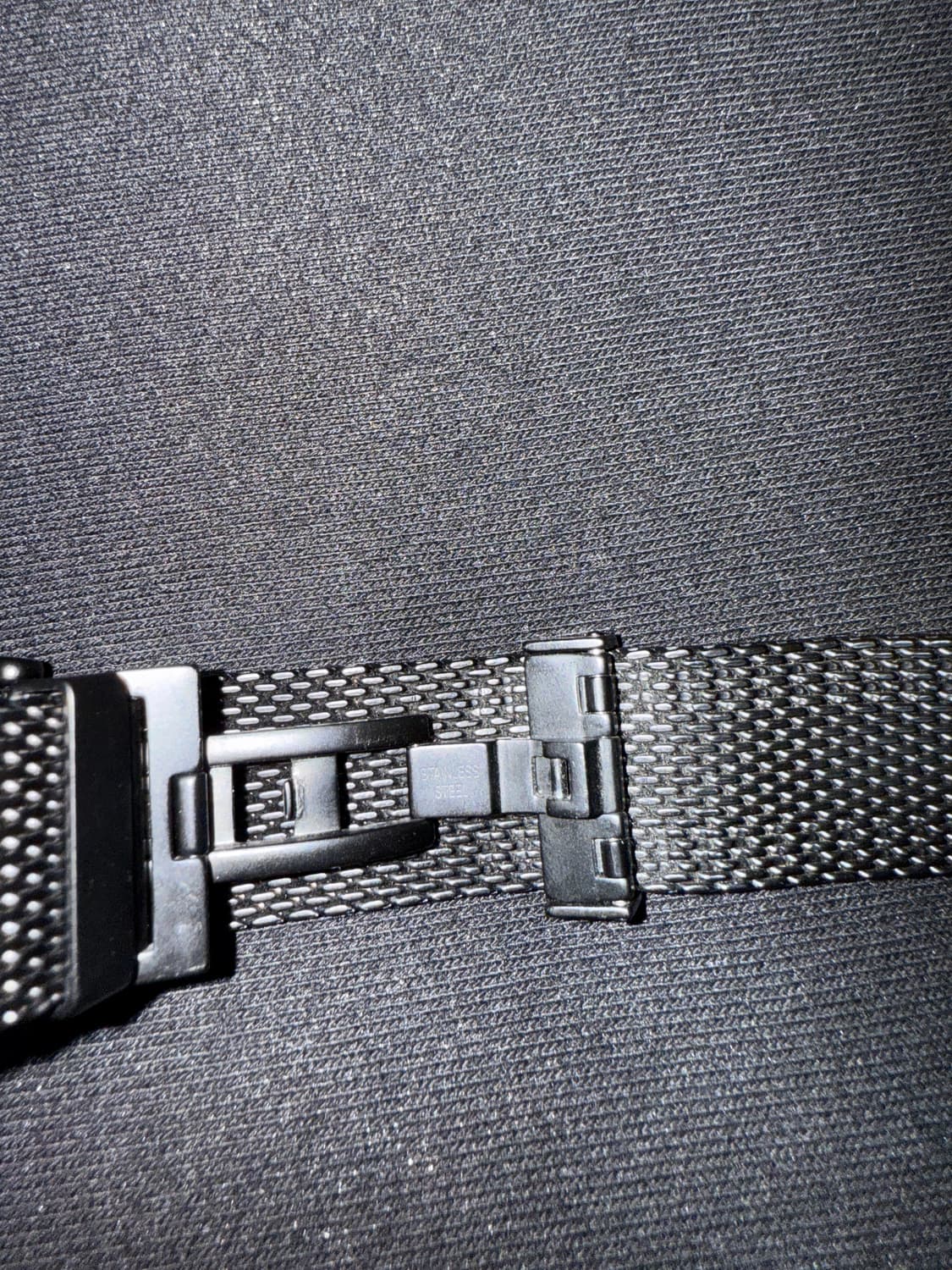 아르마니 슬림 블랙 메쉬시계 AR11046 상품이미지6