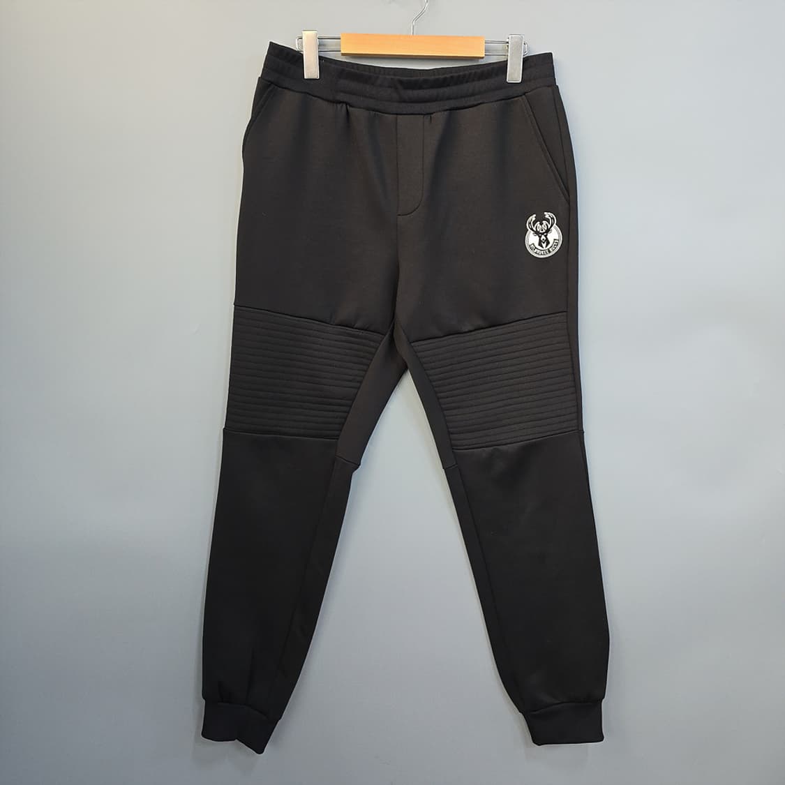 NBA 밀워키 벅스 로고 조거 팬츠 블랙 32 상품이미지1